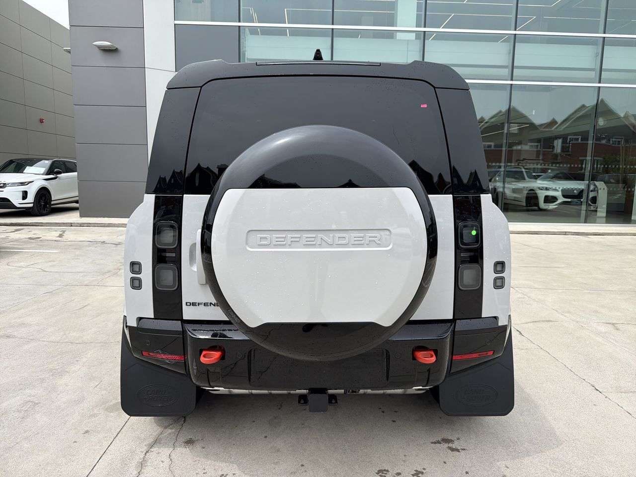 2026 Land Rover Defender 110 P400 X alt 4