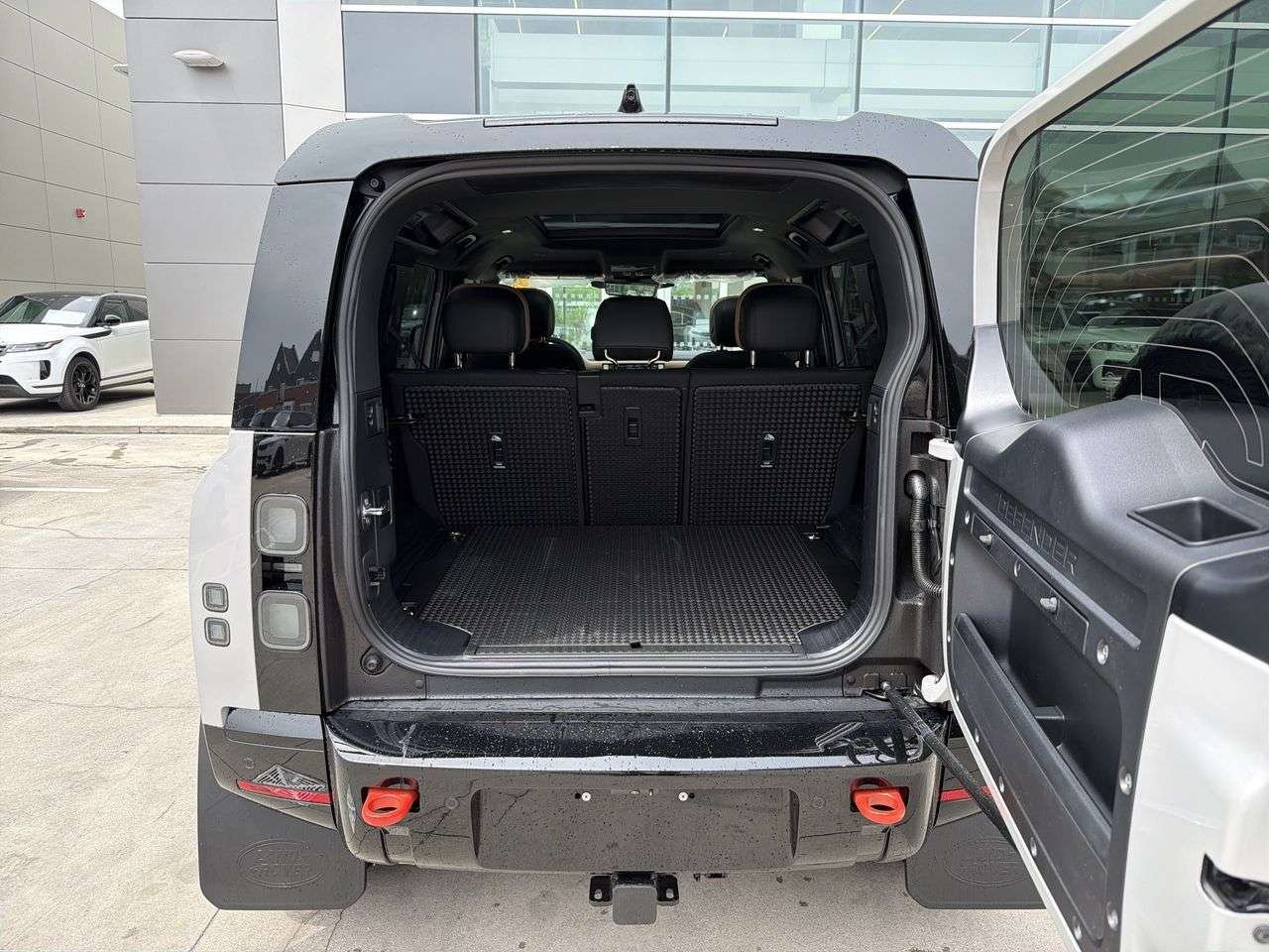 2026 Land Rover Defender 110 P400 X thumb 21