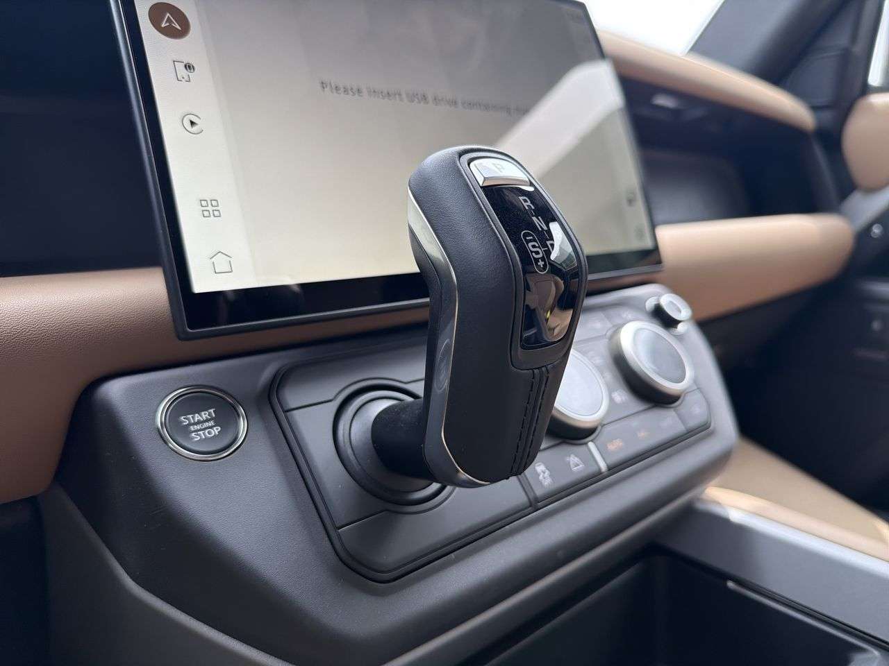 2026 Land Rover Defender 110 P400 X thumb 17