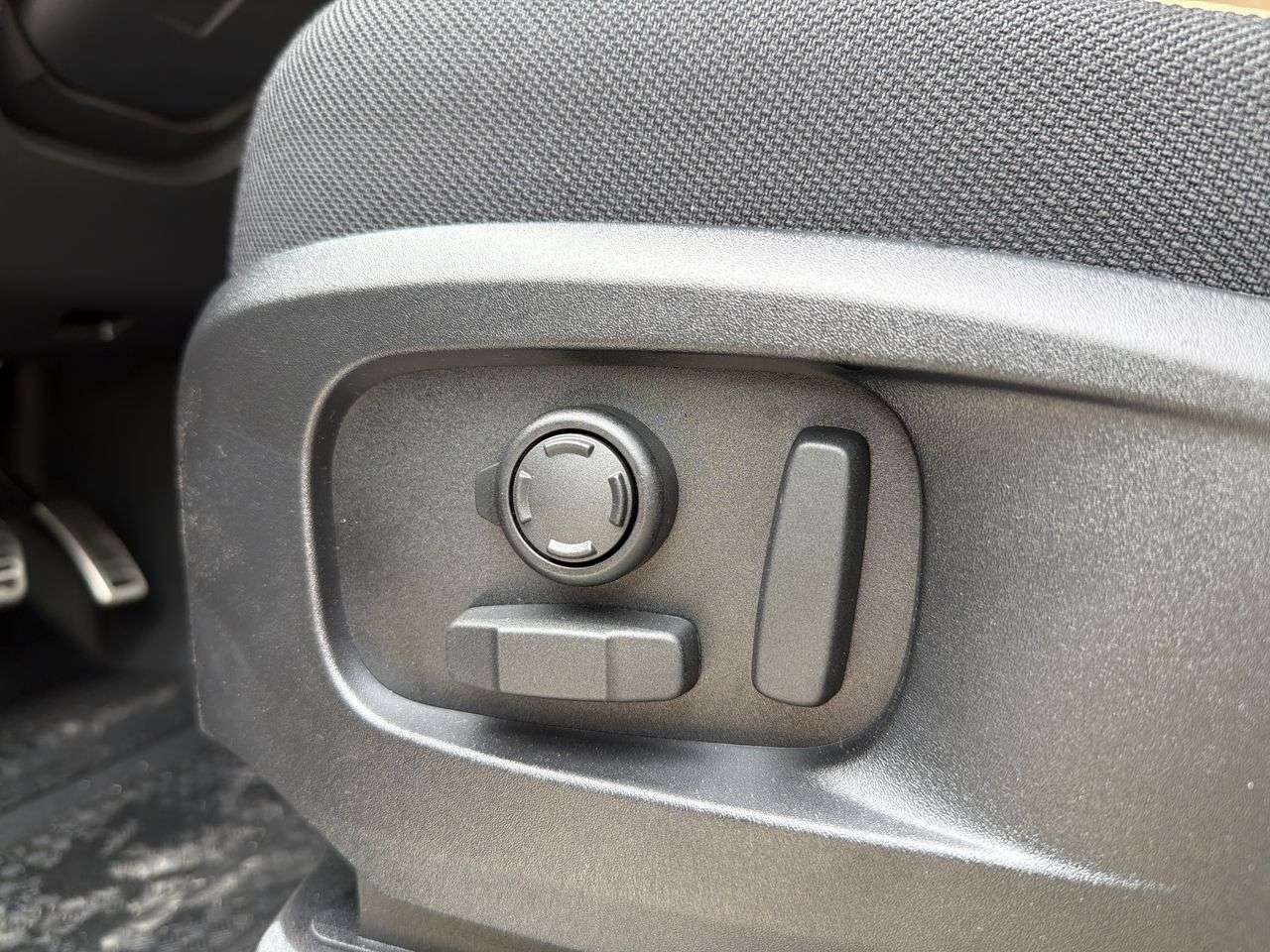 2026 Land Rover Defender 110 P400 X thumb 9