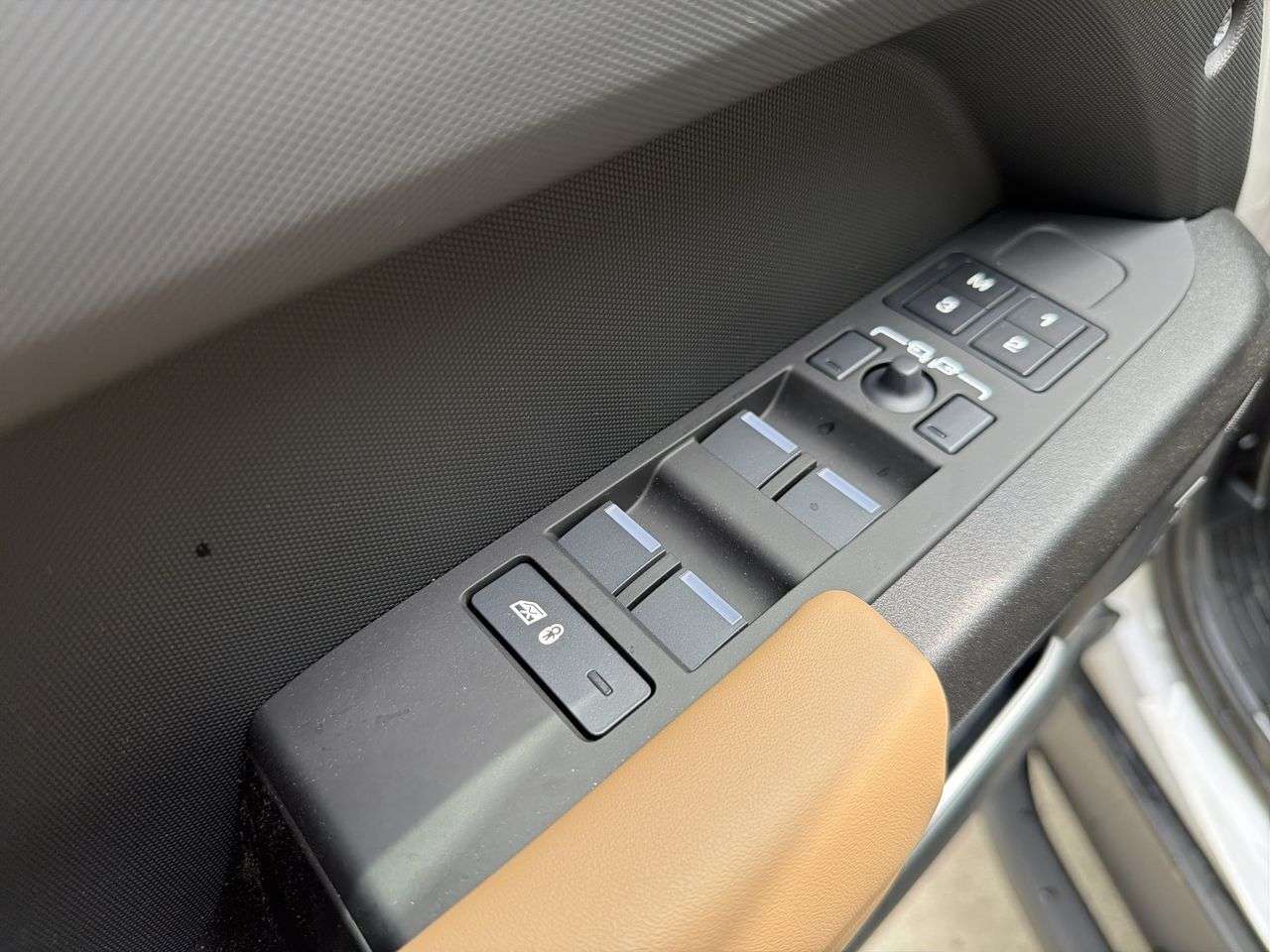 2026 Land Rover Defender 110 P400 X thumb 10