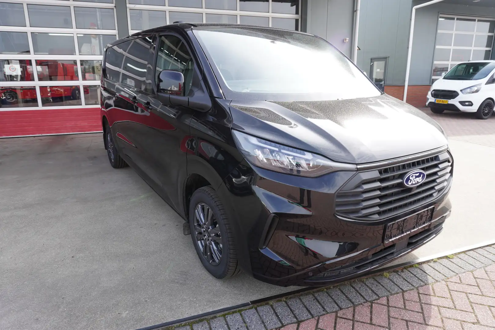 Ford Transit Custom 320L 2.0 TDCI 170PK L2H1 Limited Automaat Schuifde Gris - 2