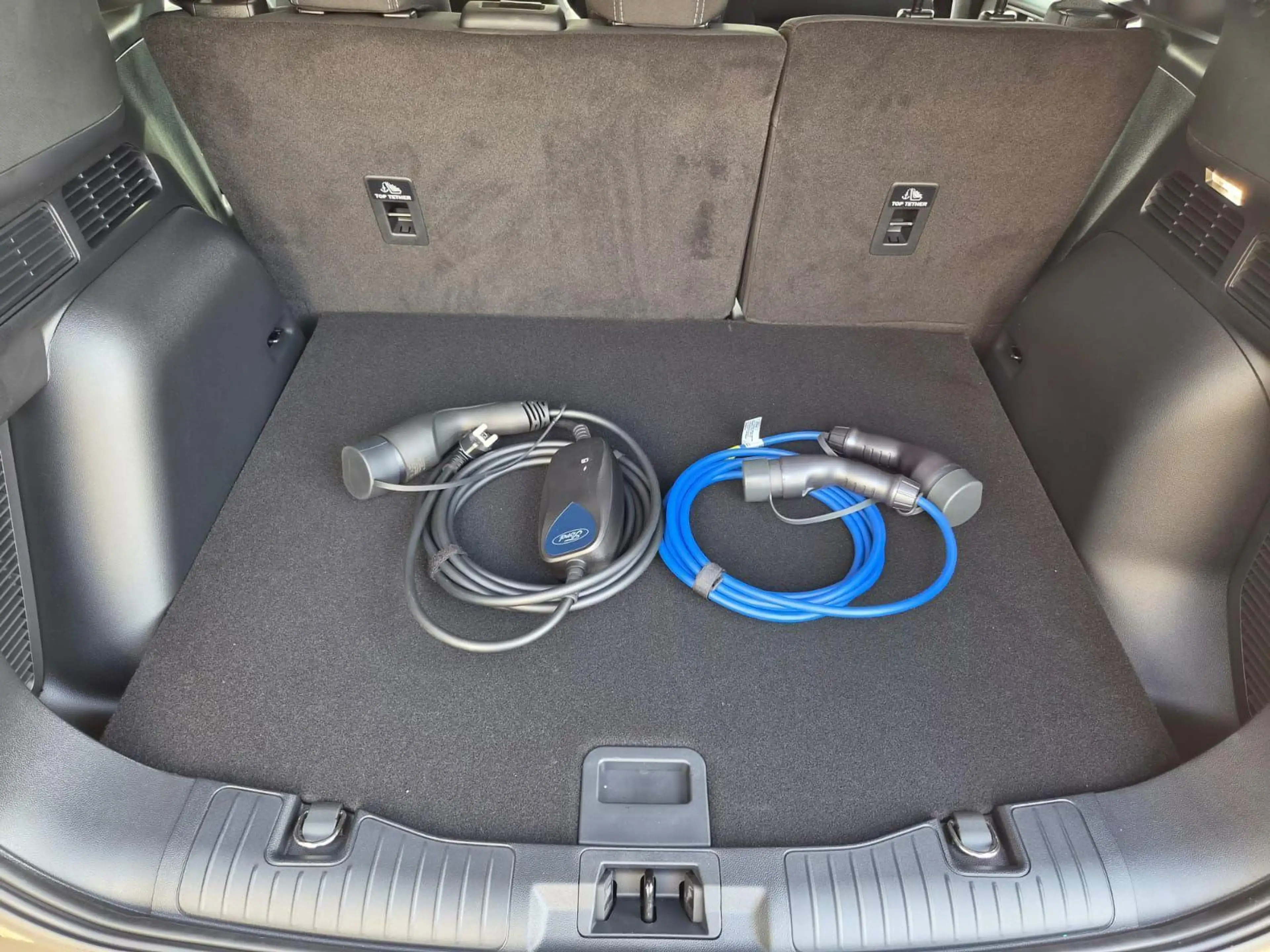 Ford Kuga Titanium 243PS PHEV Automatik Sitzheizung v+h L... — photo 9