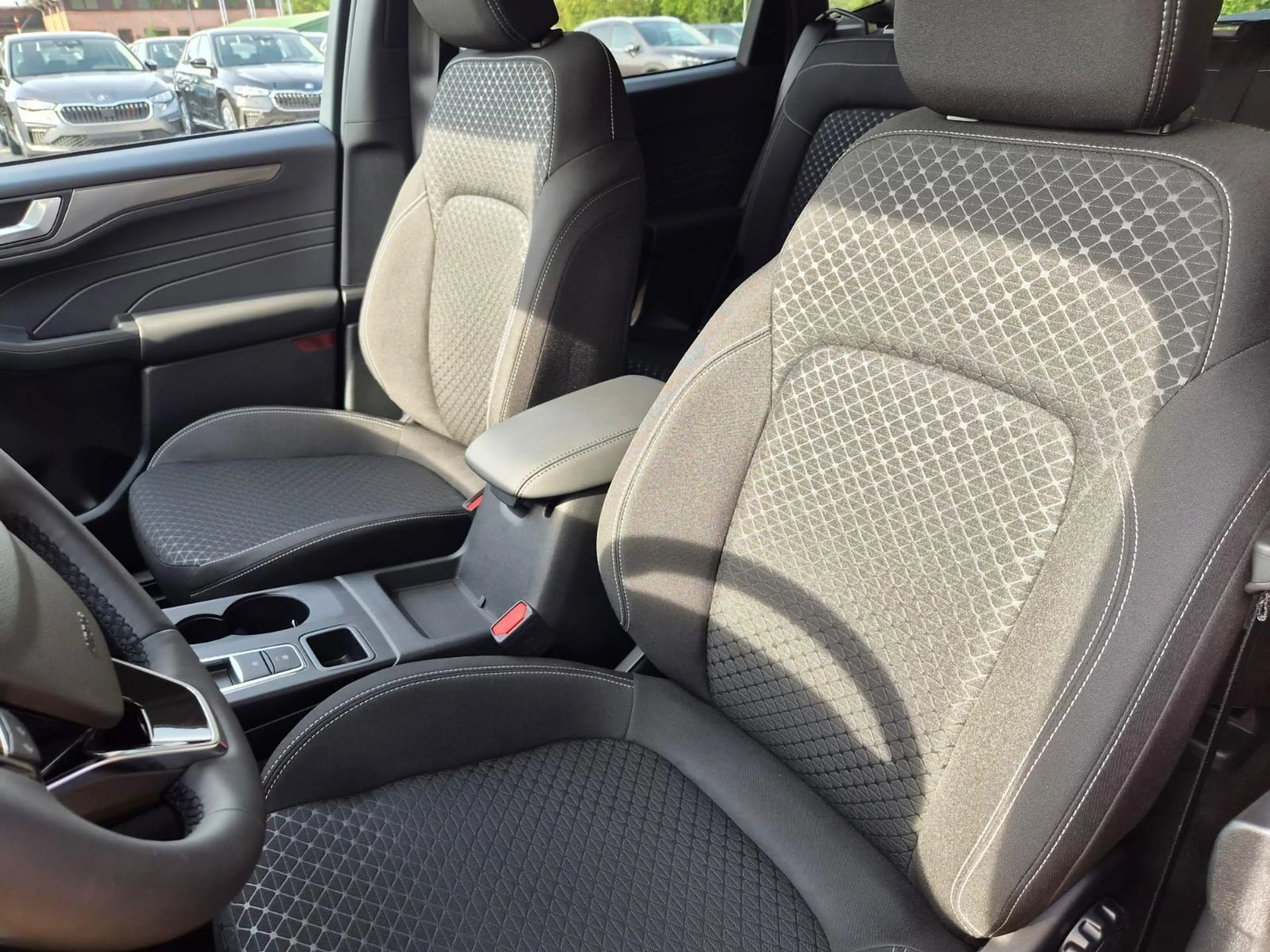 Ford Kuga Titanium 243PS PHEV Automatik Sitzheizung v+h L... — photo 11