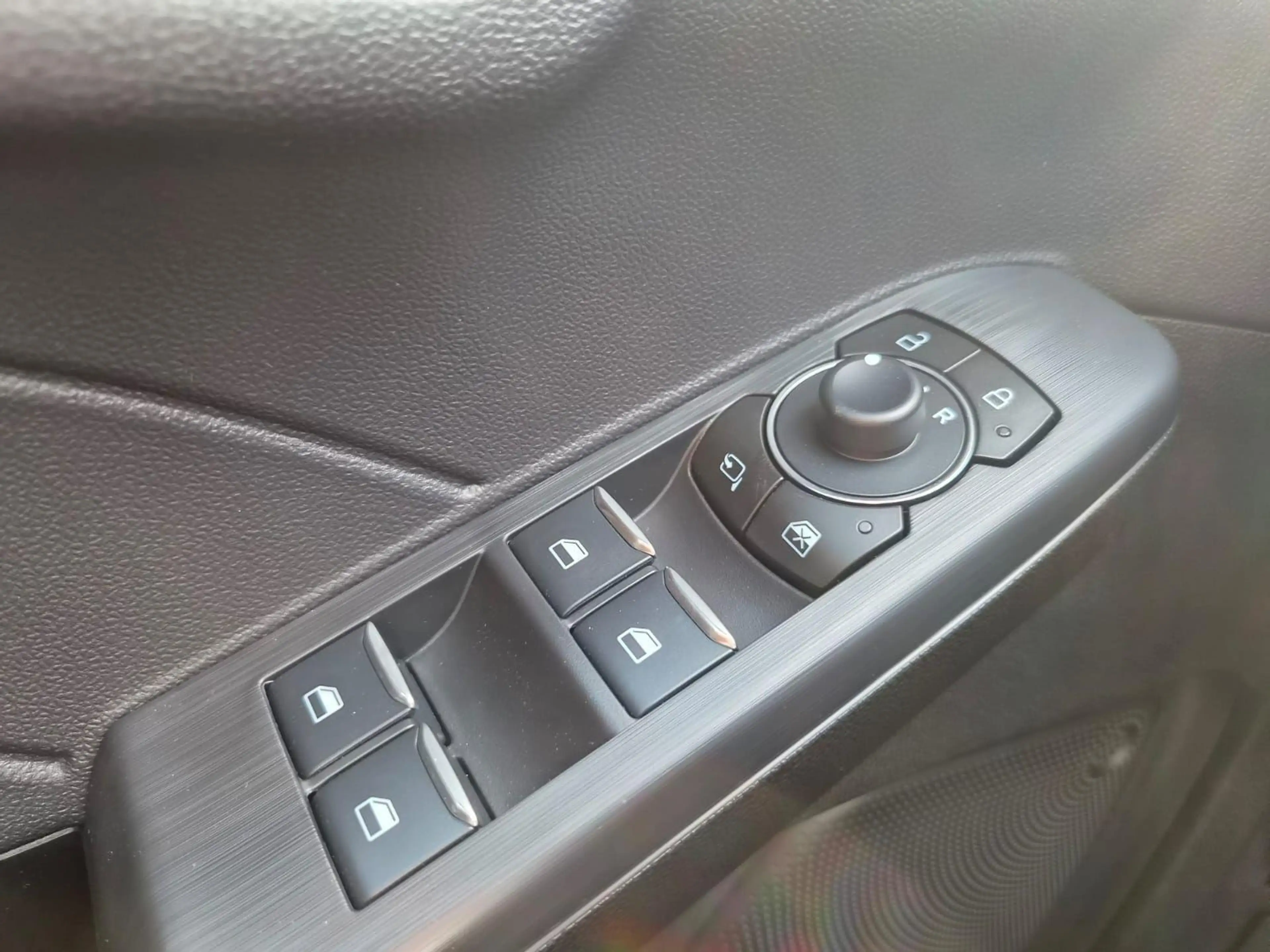 Ford Kuga Titanium 243PS PHEV Automatik Sitzheizung v+h L... — photo 14