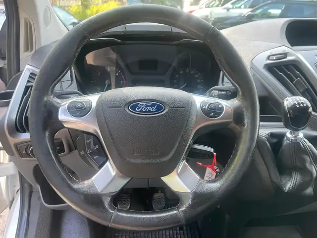 Ford Transit Custom view 8
