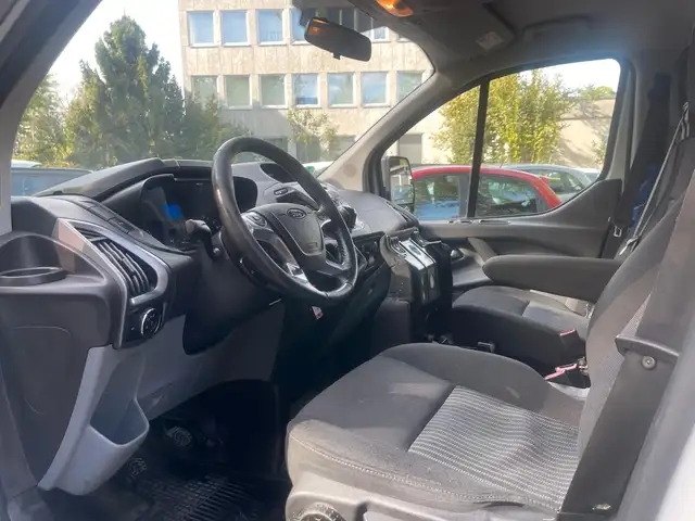 Ford Transit Custom view 12