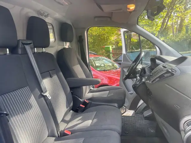 Ford Transit Custom view 14