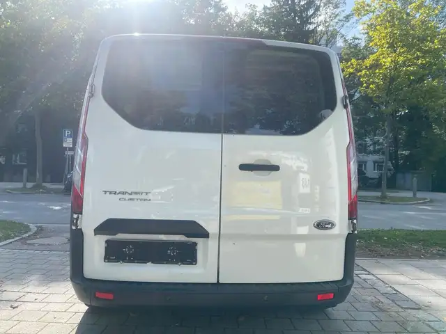 Ford Transit Custom view 3