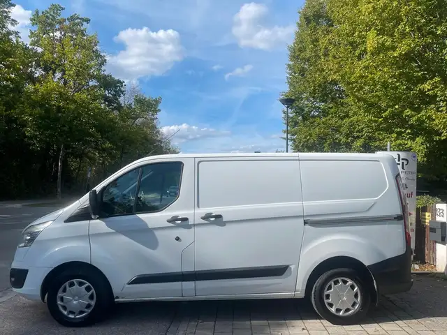Ford Transit Custom view 2