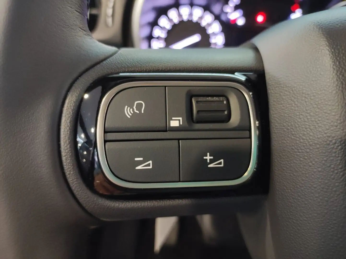 Citroen C3 PureTech 60KW (83CV) Shine Grau - 2