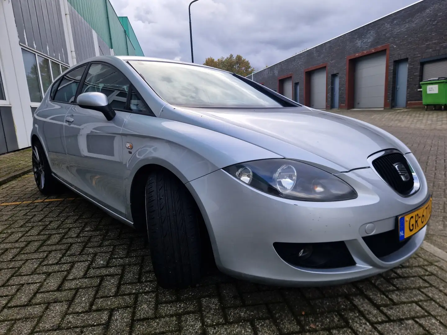 SEAT Leon 1.8 TFSI Streetstyle Silber - 2