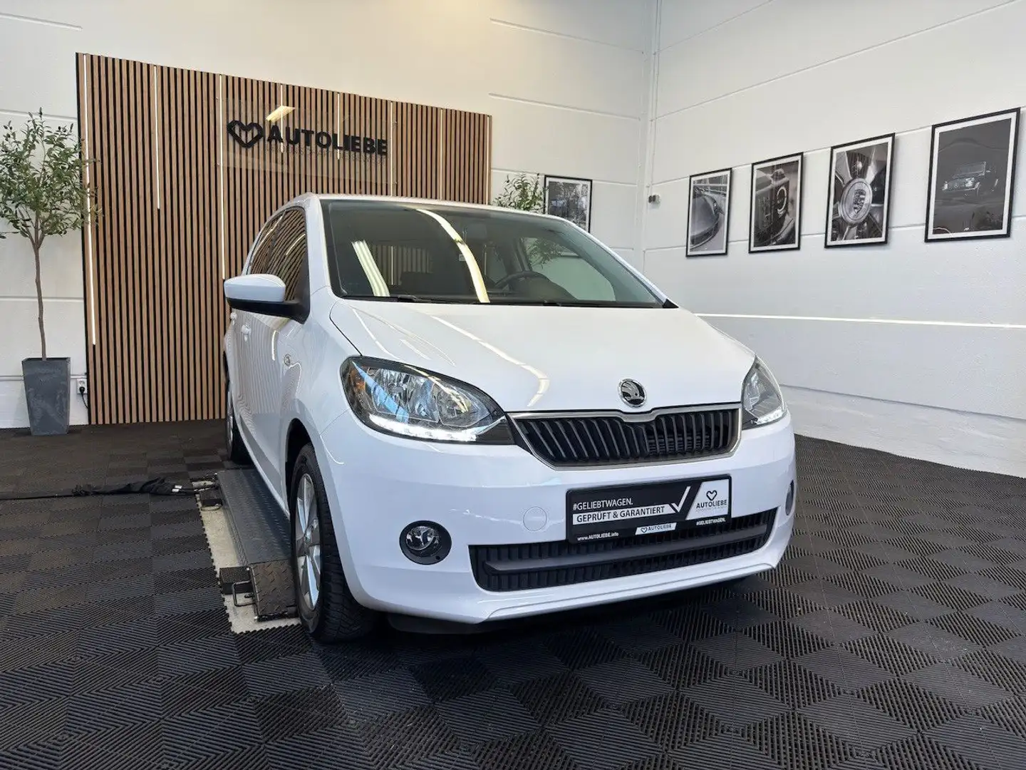 Skoda Citigo 1.0 MPI Style AUTOMATIK*PDC*SHZ*DAB*1HAND Weiß - 1