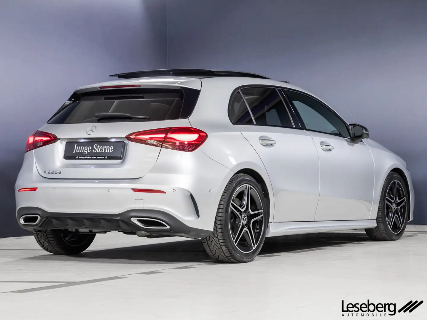 Mercedes-Benz A 220 A 220 d AMG Multibeam/Pano/360°/Head-Up/Memory / Silber - 2
