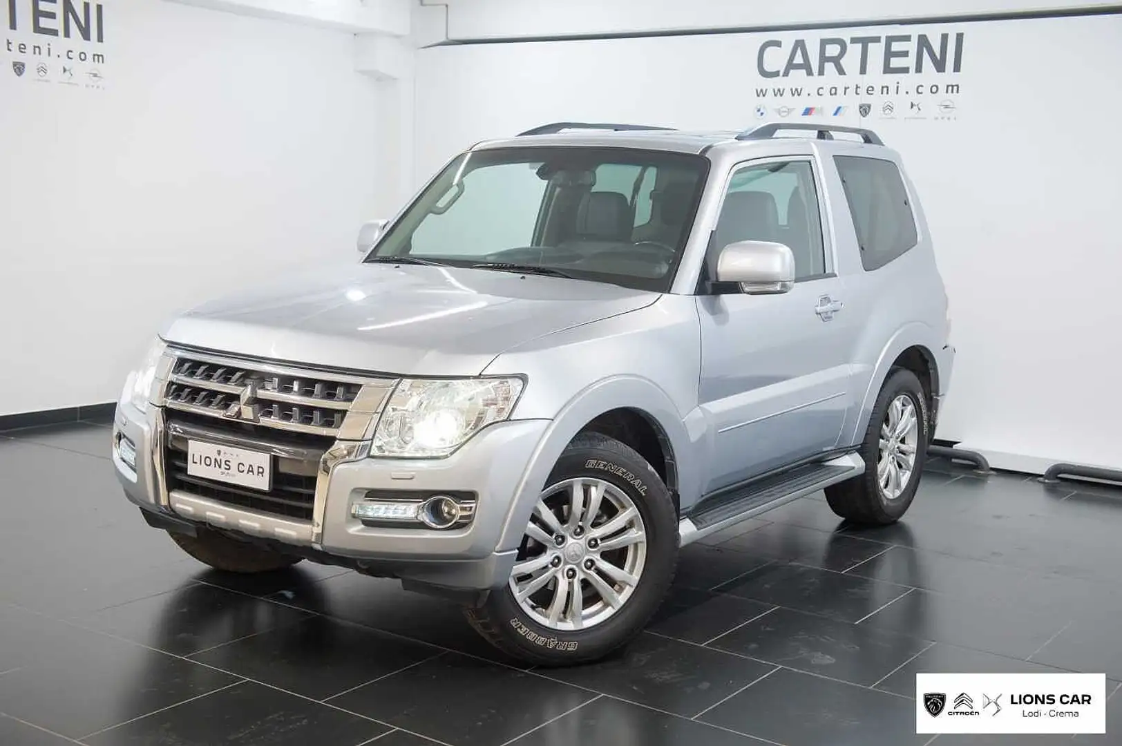 Mitsubishi Pajero 3.2 DI-D 16V aut. 5p. Intense DPF Argento - 1