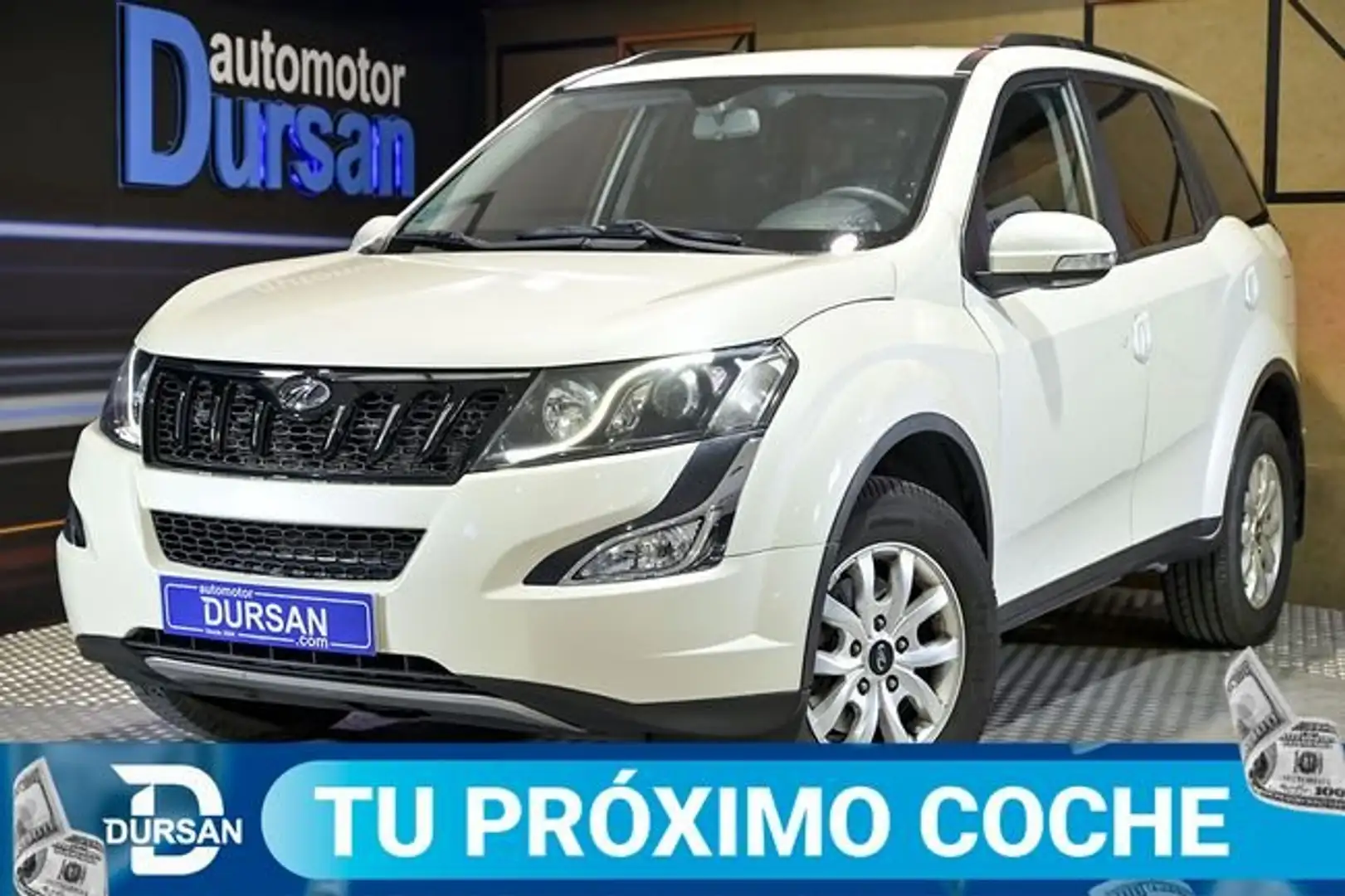 Mahindra XUV500 FWD 4X2 W6 Weiß - 1