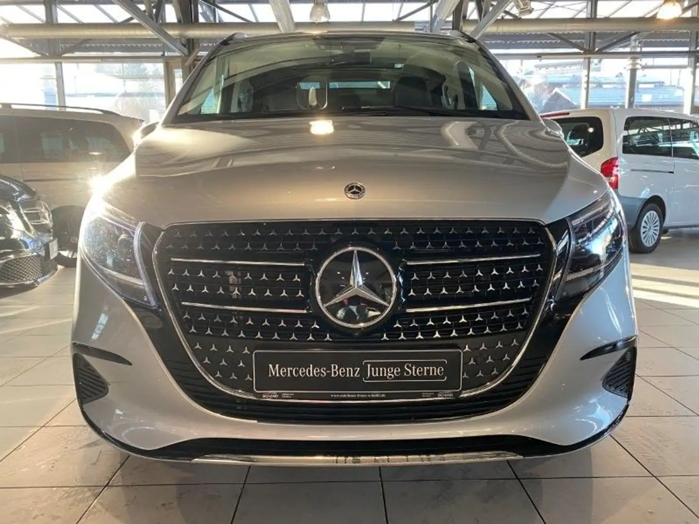 Mercedes-Benz V 300 d 4MATIC AVA Lang Sitzluft STHZG AHK Monob Silber - 2