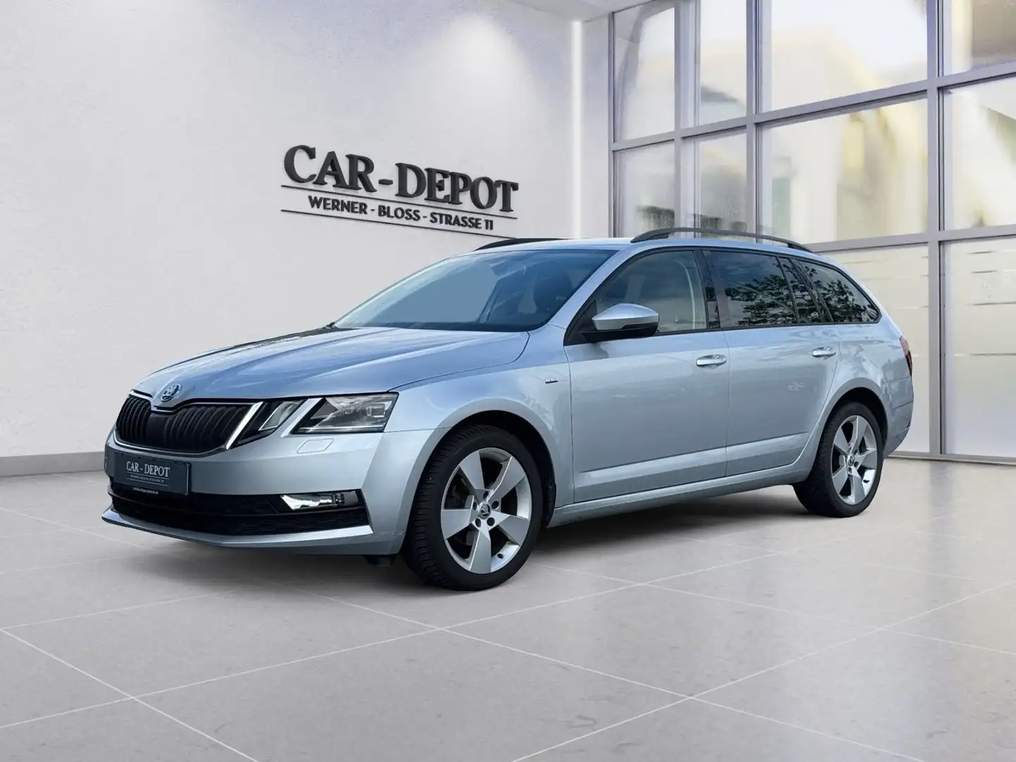 Skoda Octavia Combi Clever*NAVI*AHK*APPLE*SHZ*PDC*LED* Silber - 1
