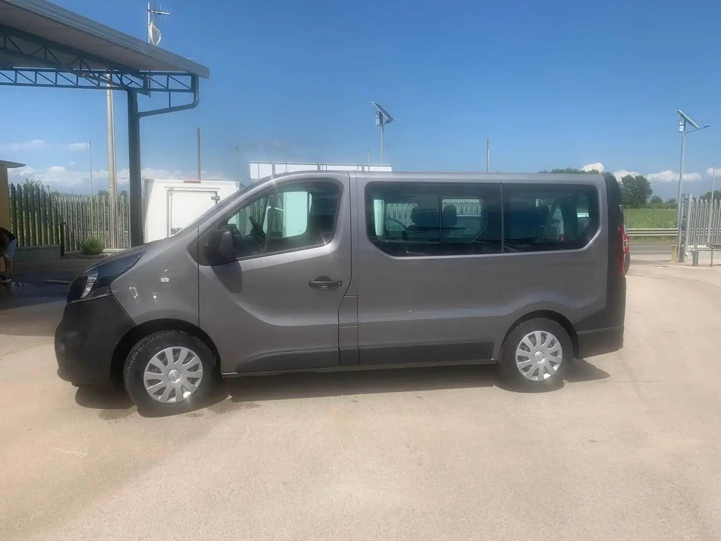 Opel Vivaro 9 posti Grigio - 2