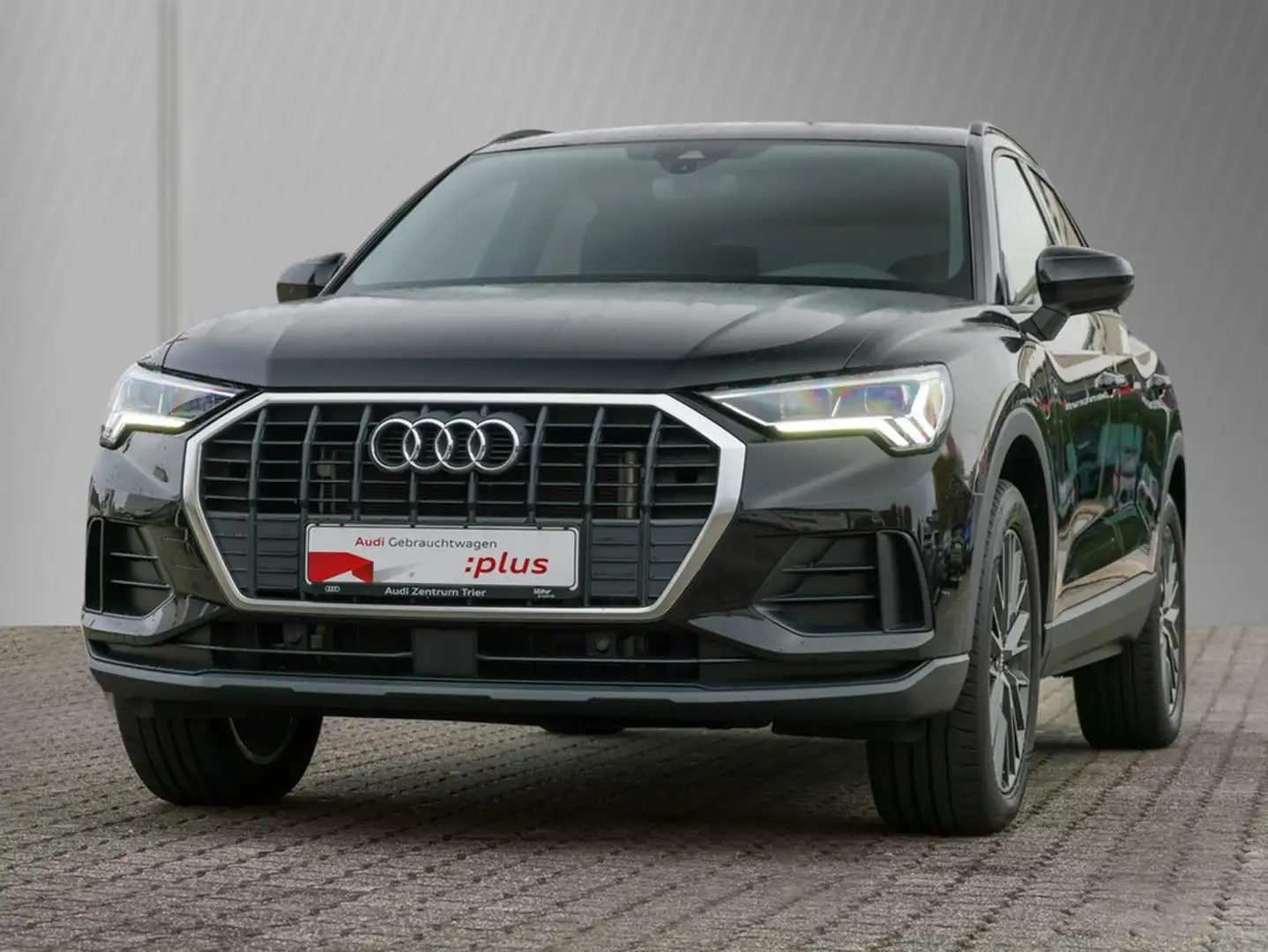 Audi Q3 45 TFSIe S-tronic Schwarz - 2