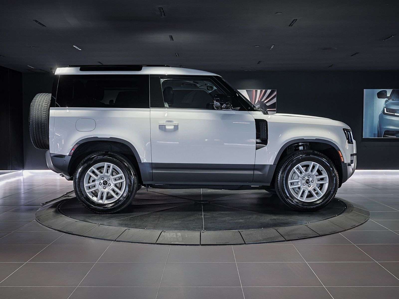 2026 Land Rover Defender S | Sunroof | Navigation | Bluetooth | Heated Seats | Heated Steering — снимка 4