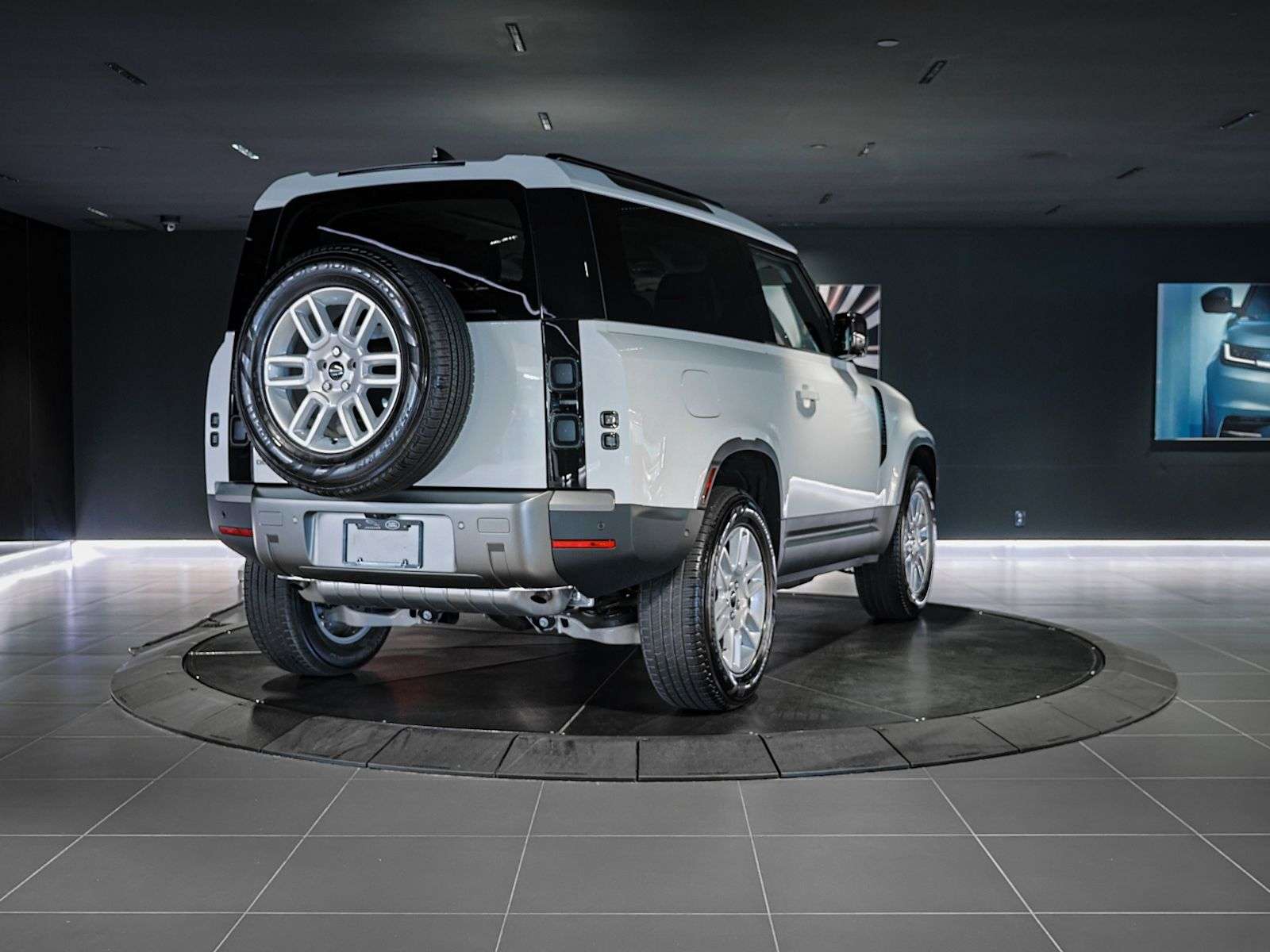 2026 Land Rover Defender S | Sunroof | Navigation | Bluetooth | Heated Seats | Heated Steering — снимка 5
