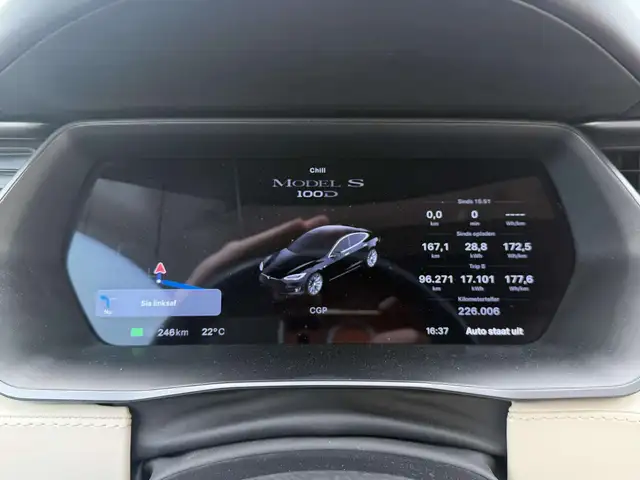 Tesla Model S view 14
