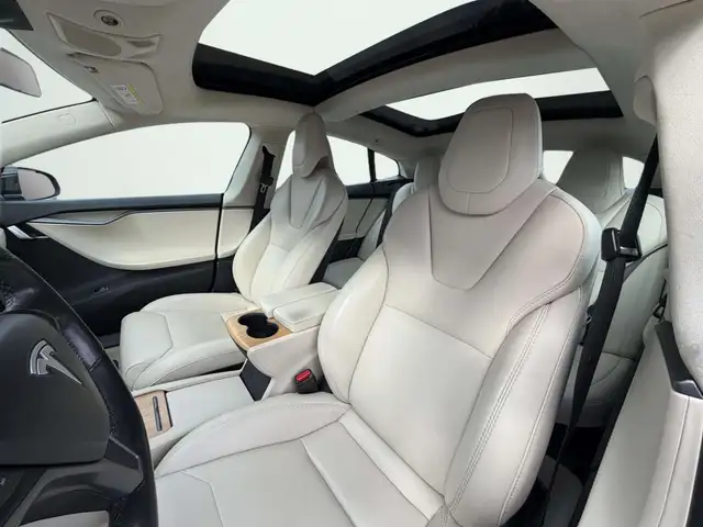 Tesla Model S view 11