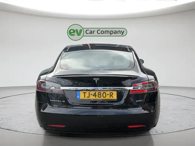 Tesla Model S view 8