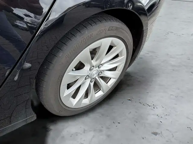 Tesla Model S view 24