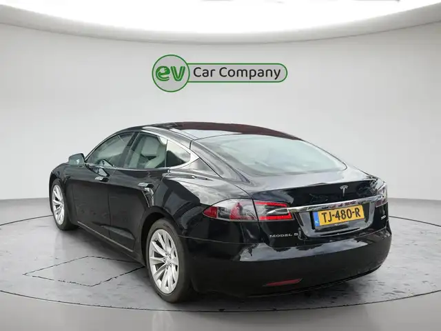 Tesla Model S view 3