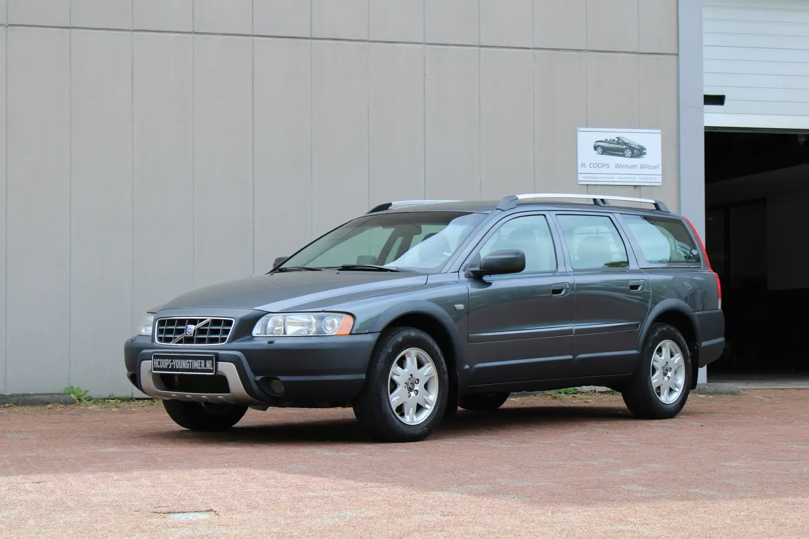 Volvo XC70 2.5 T AWD AUTOMAAT YOUNGTIMER incl. 21% BTW Grigio - 2