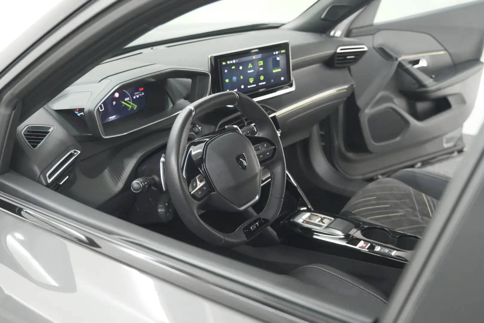 Peugeot 2008 PureTech 130 EAT8 GT | 360 Camera | Stoelmassage | Grijs - 2