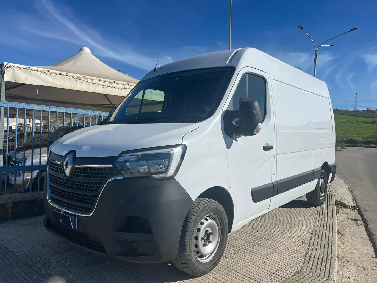 Renault Master Blanc - 1