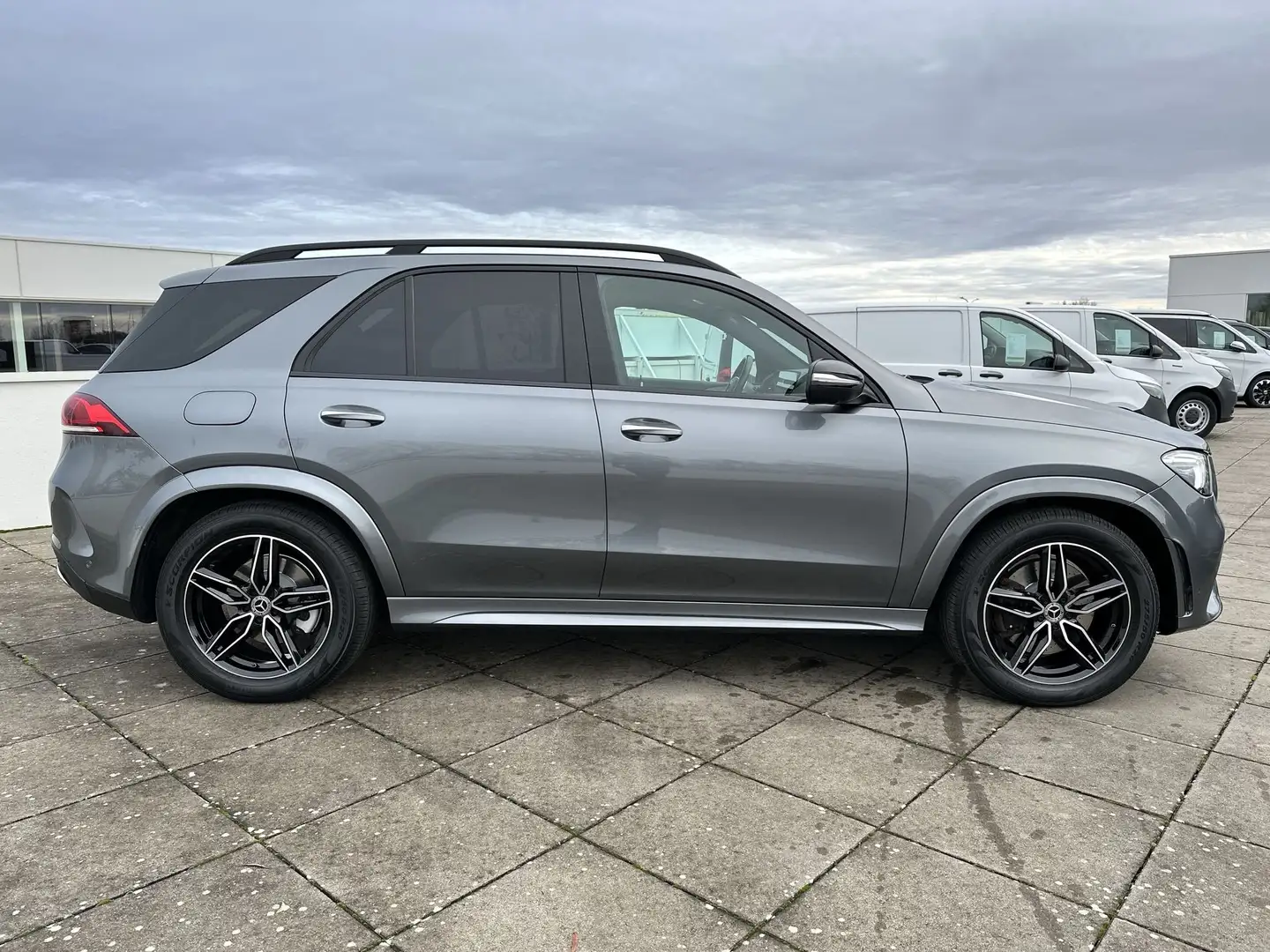 Mercedes-Benz GLE 300 d 4M AMG/22"/AIRMATIC/PANODAK/RIJASSIST/NIGHT/MEMO Gris - 2