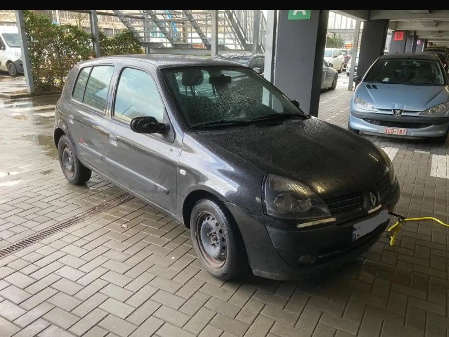 Renault Clio 1.2i 16v Authentique Zwart - 2