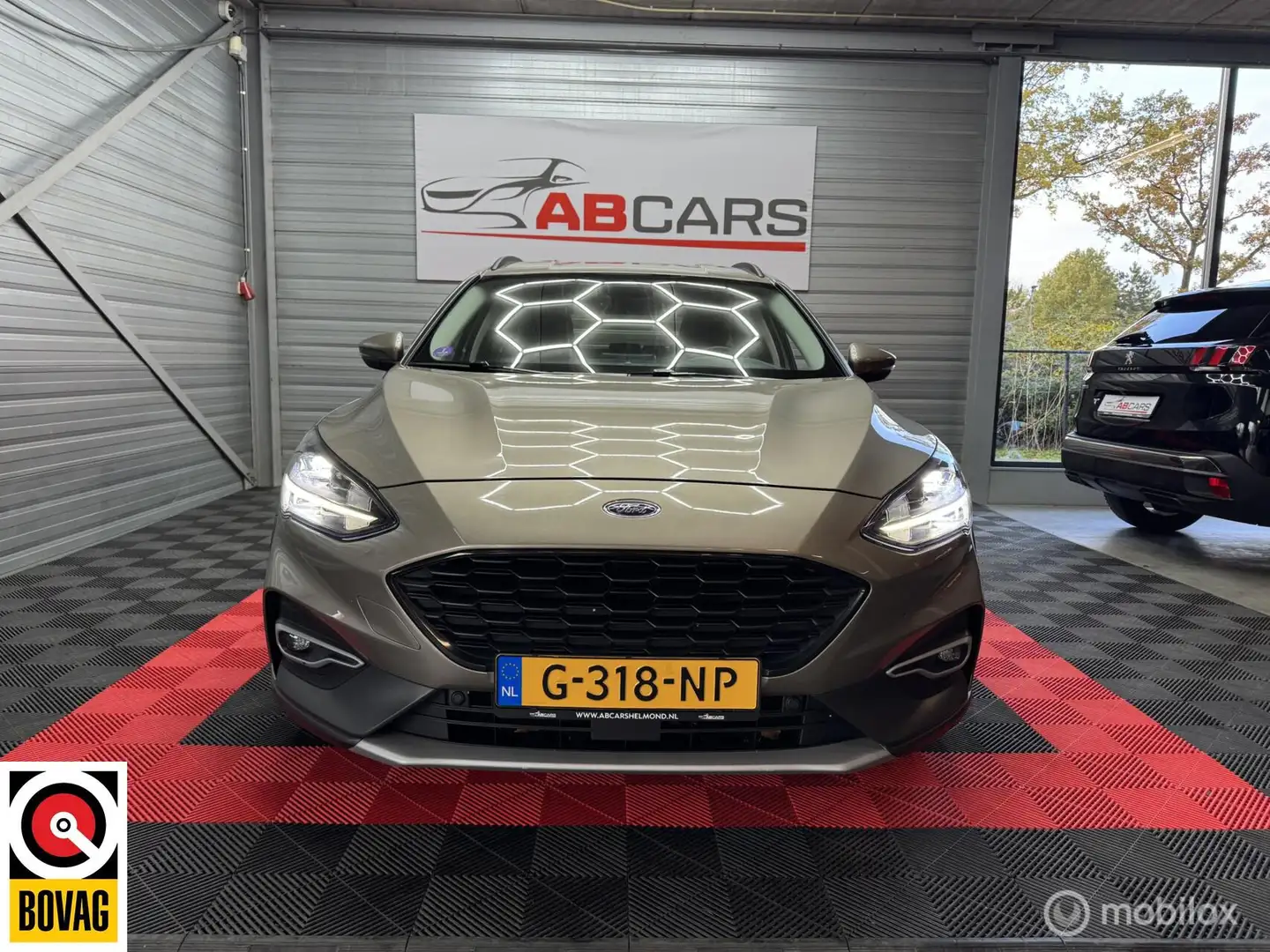 Ford Focus Wagon 1.5 EcoBoost Active Business Grijs - 2