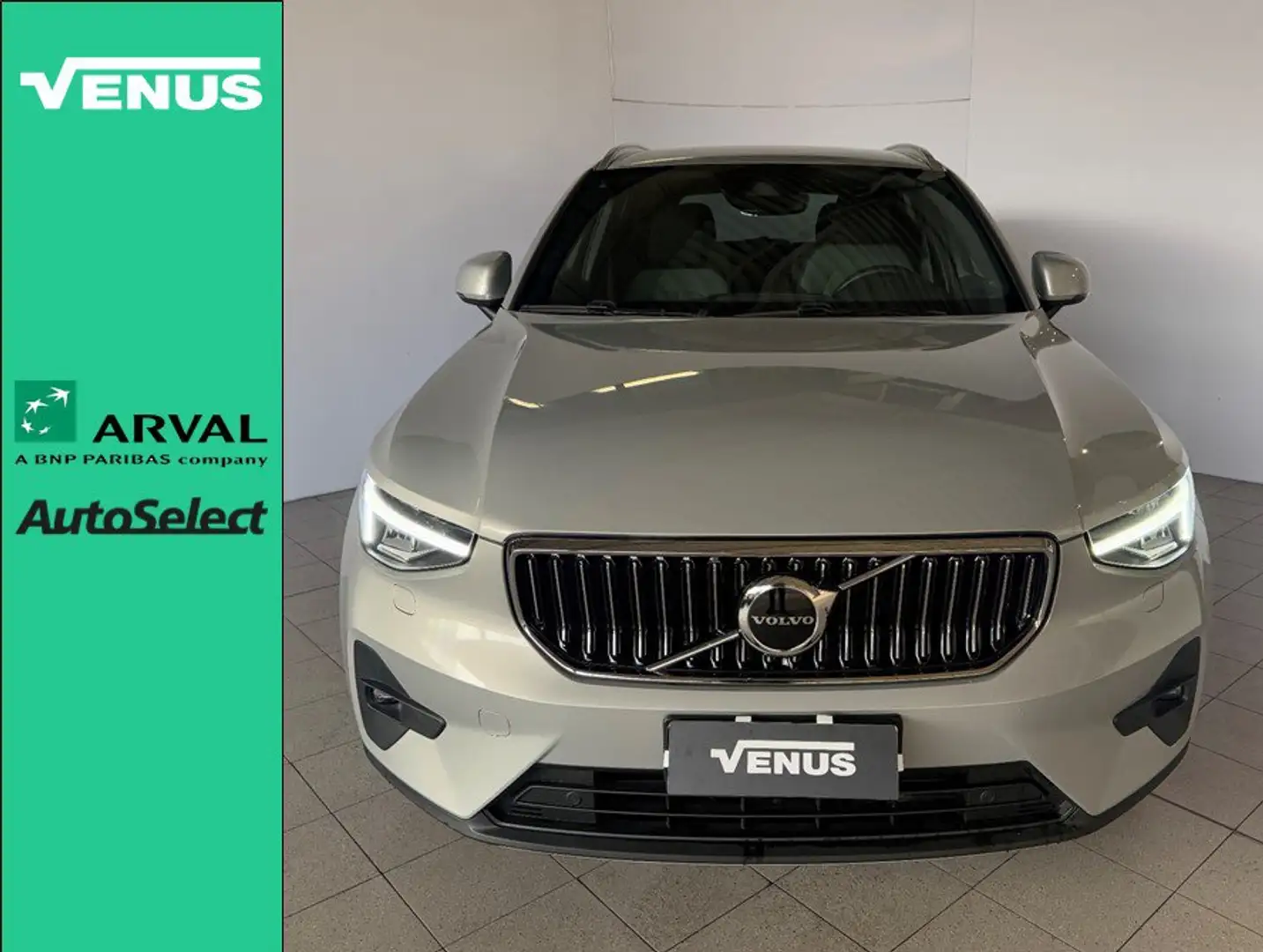 Volvo XC40 T4 Recharge Plug-in Hybrid automatico Core Beige - 1