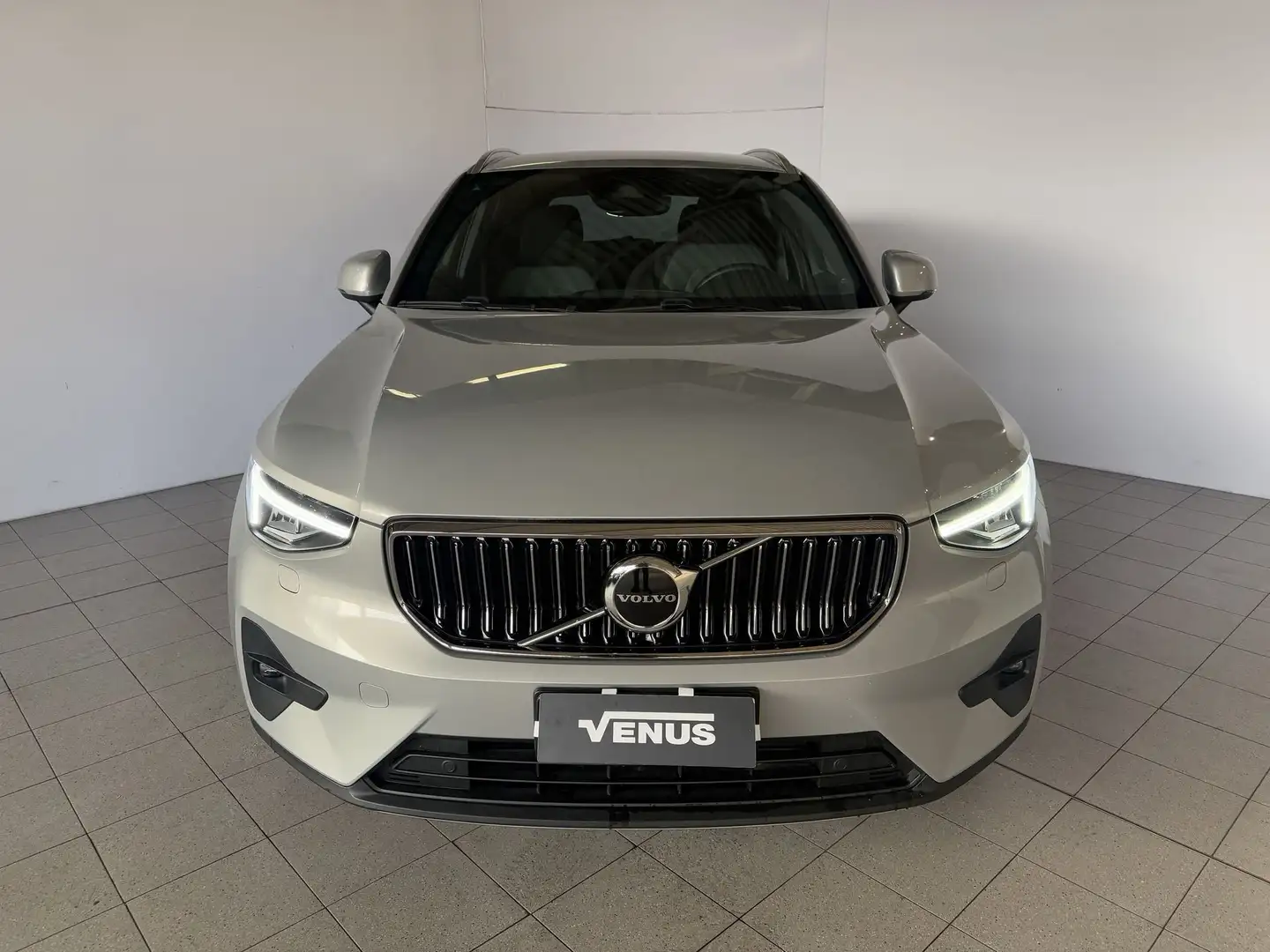 Volvo XC40 T4 Recharge Plug-in Hybrid automatico Core Beige - 2