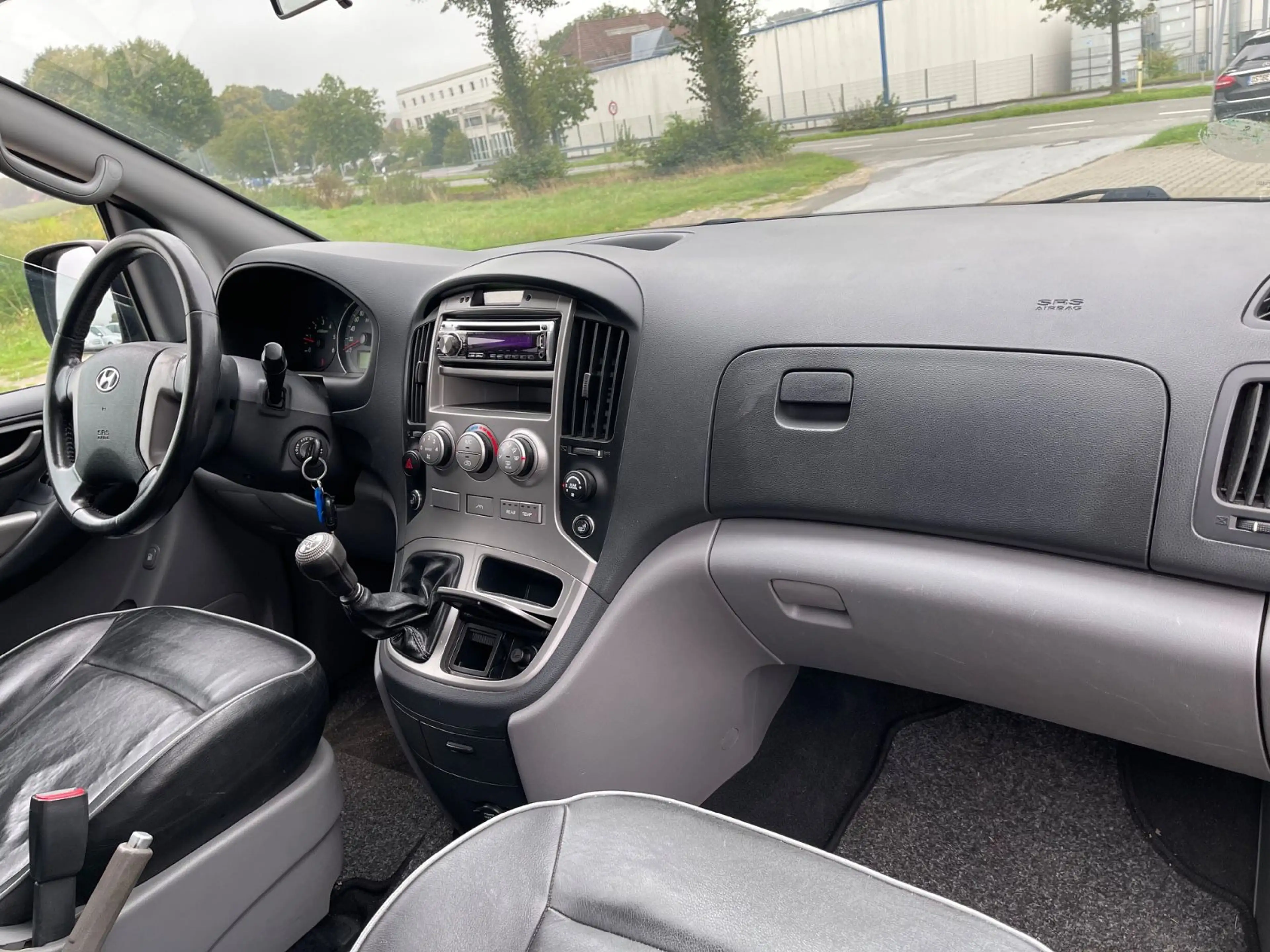 Hyundai H-1 Travel Premium — photo 16