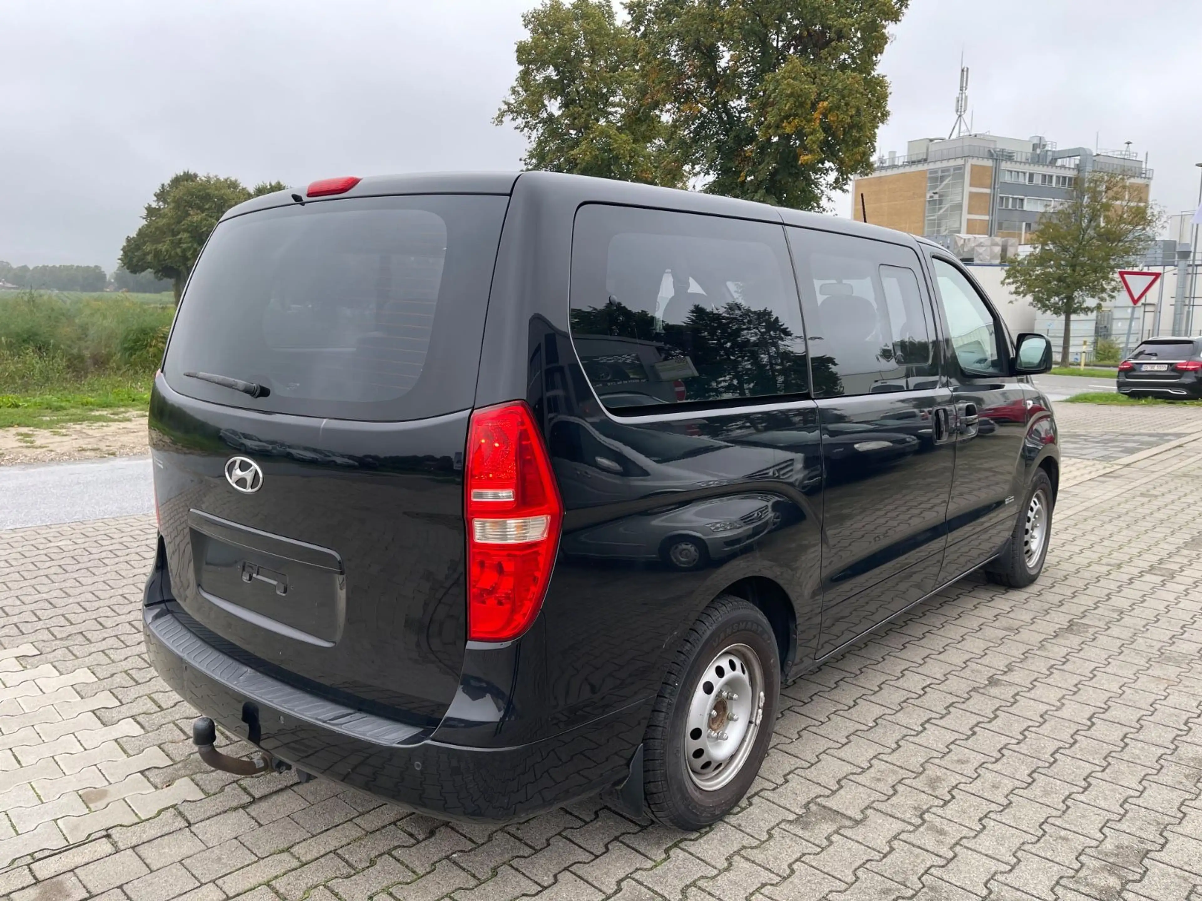 Hyundai H-1 Travel Premium — photo 4