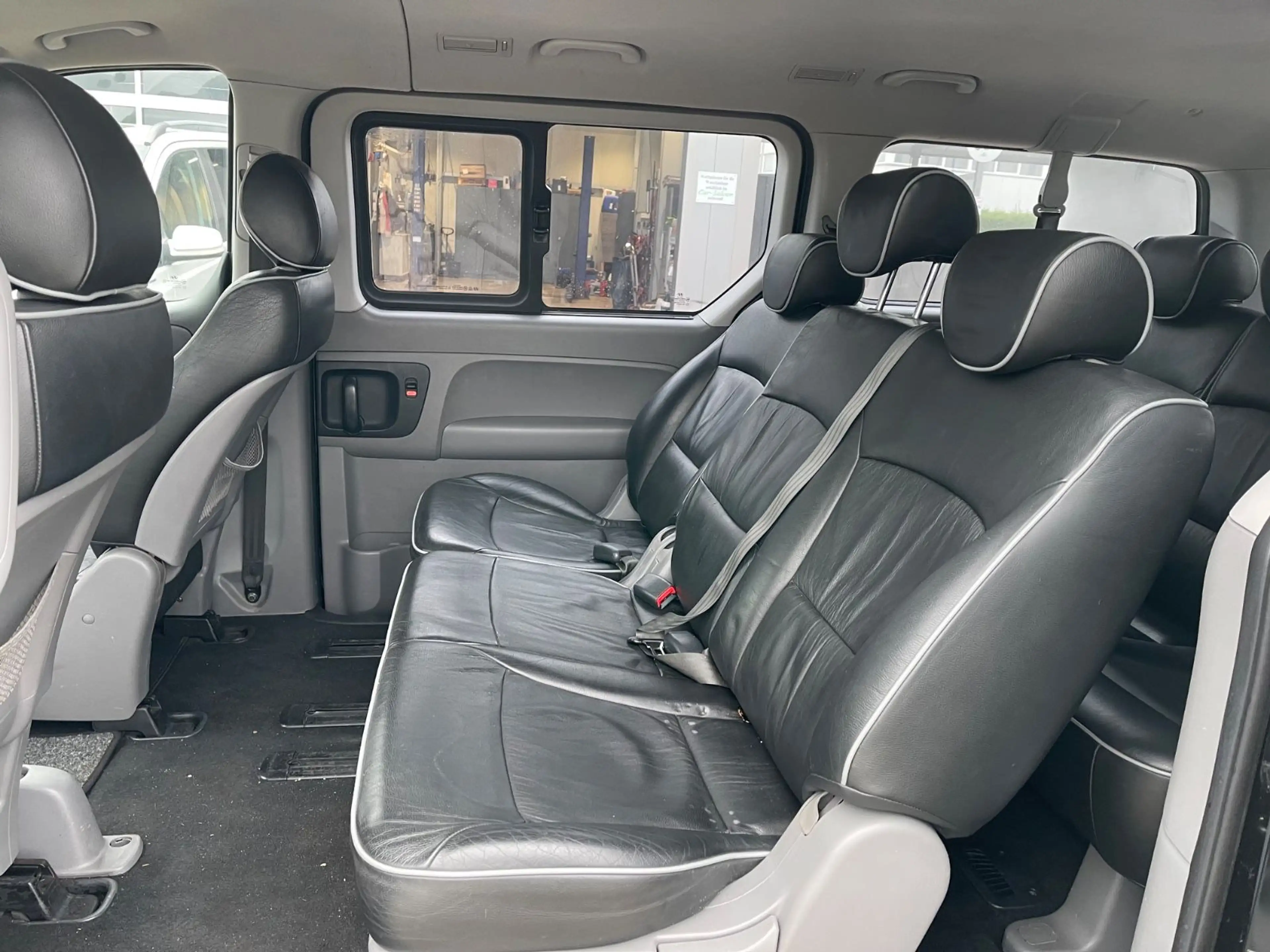 Hyundai H-1 Travel Premium — photo 13