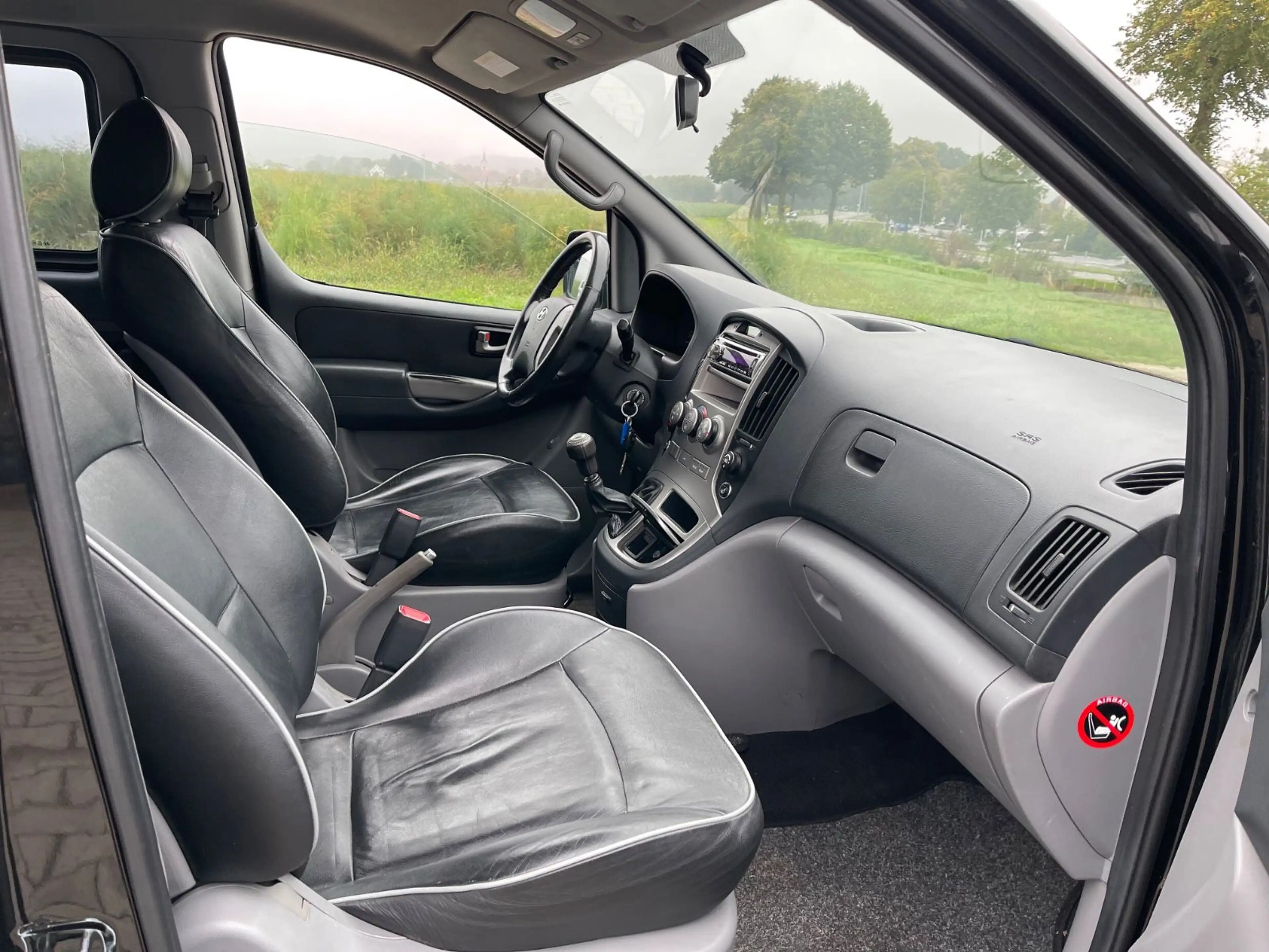 Hyundai H-1 Travel Premium — photo 12