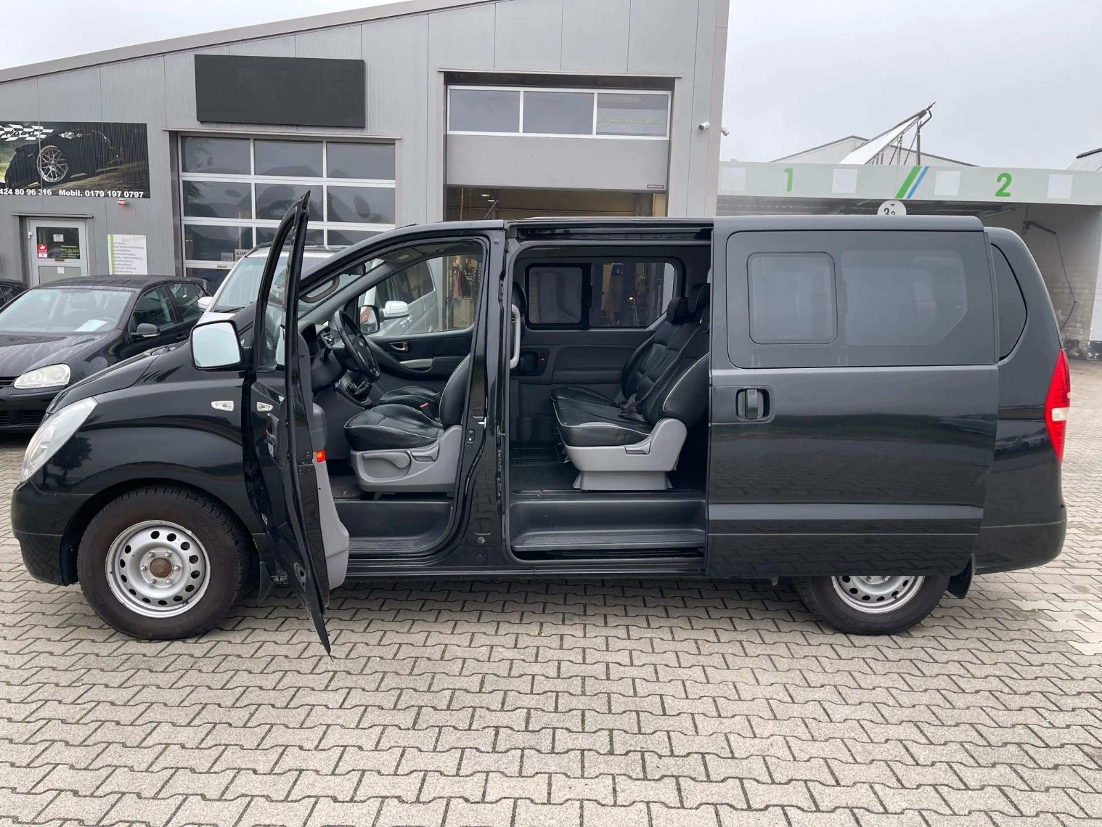 Hyundai H-1 Travel Premium — photo 8