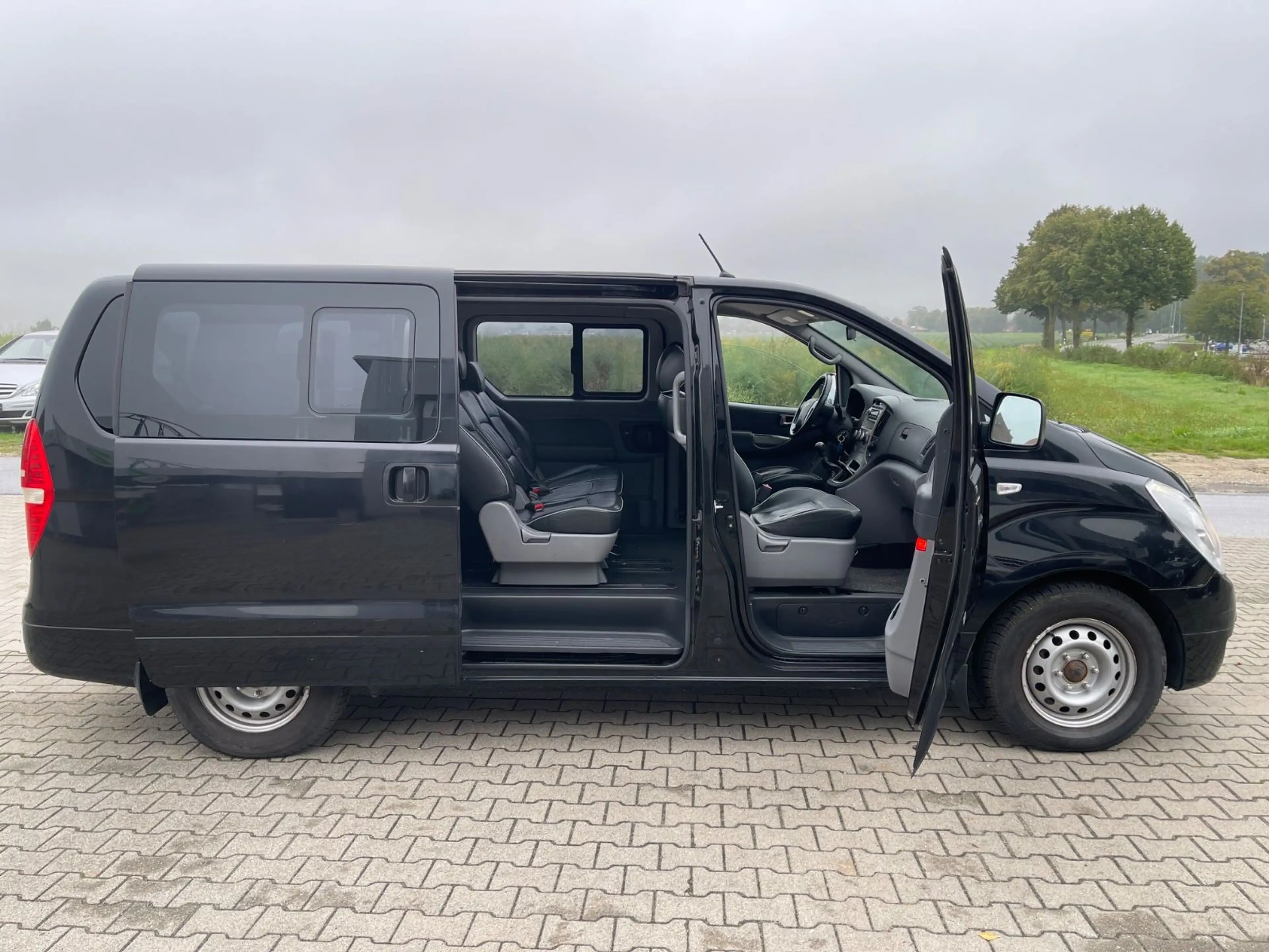 Hyundai H-1 Travel Premium — photo 7