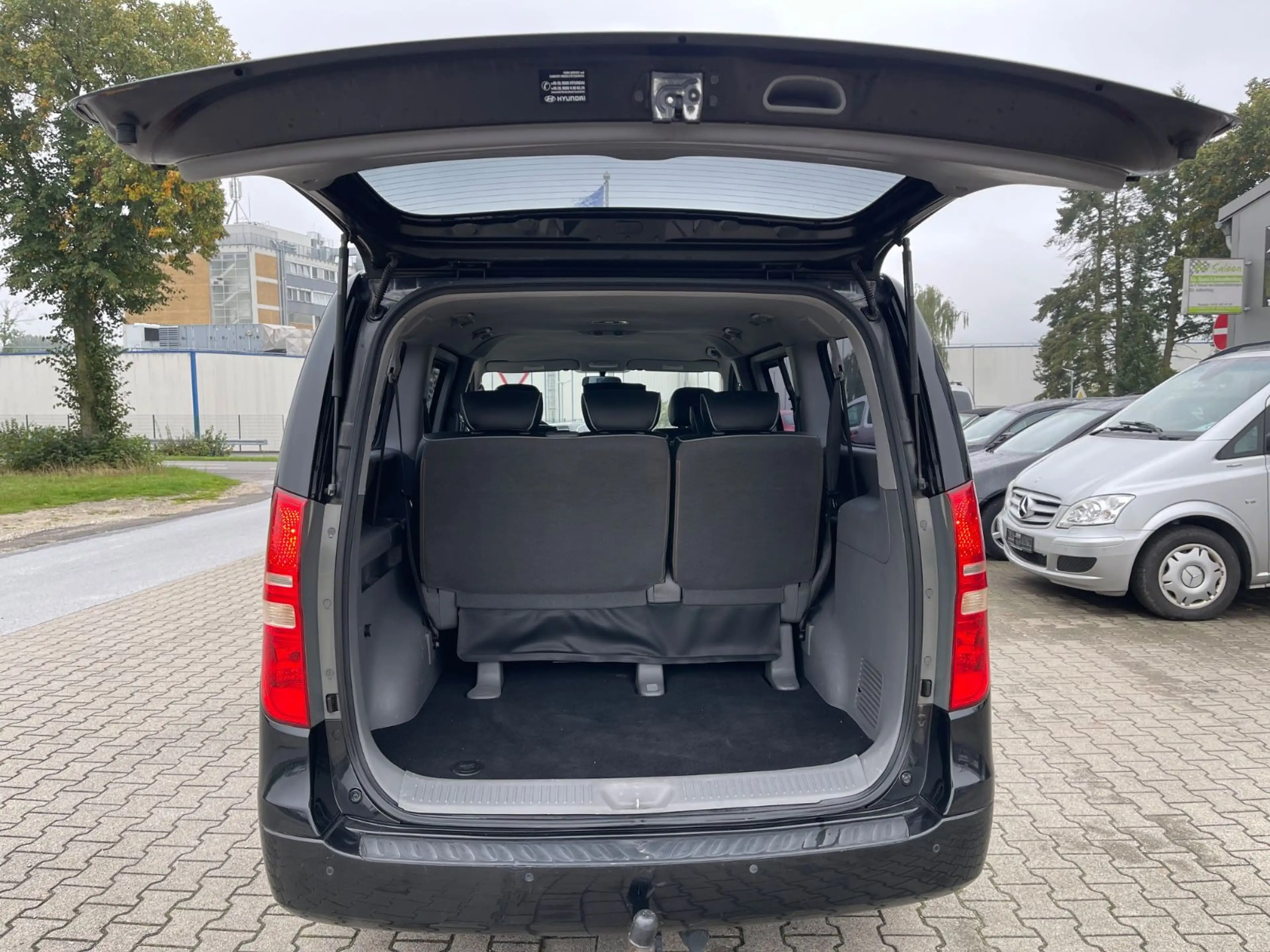 Hyundai H-1 Travel Premium — photo 10