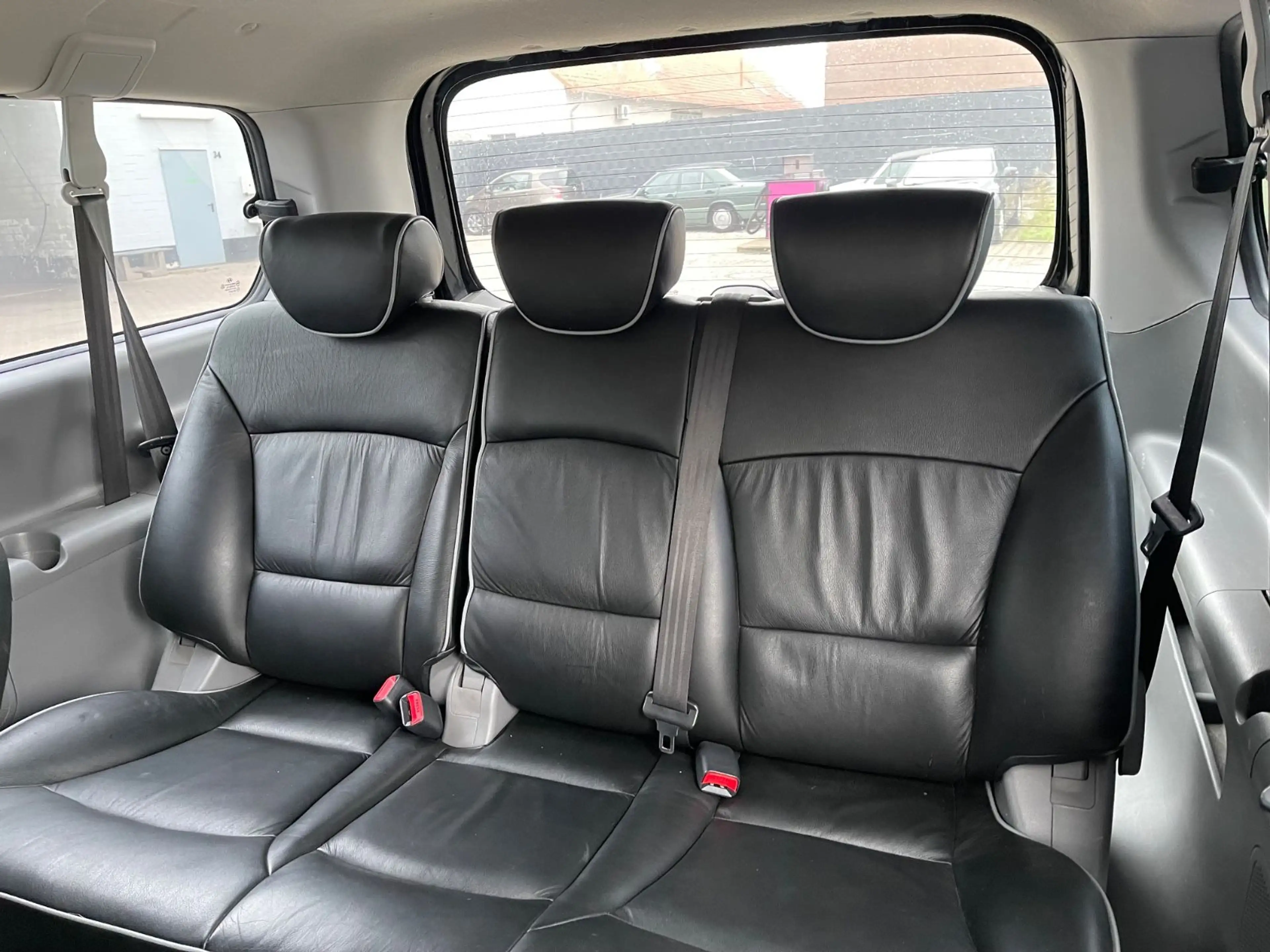 Hyundai H-1 Travel Premium — photo 14