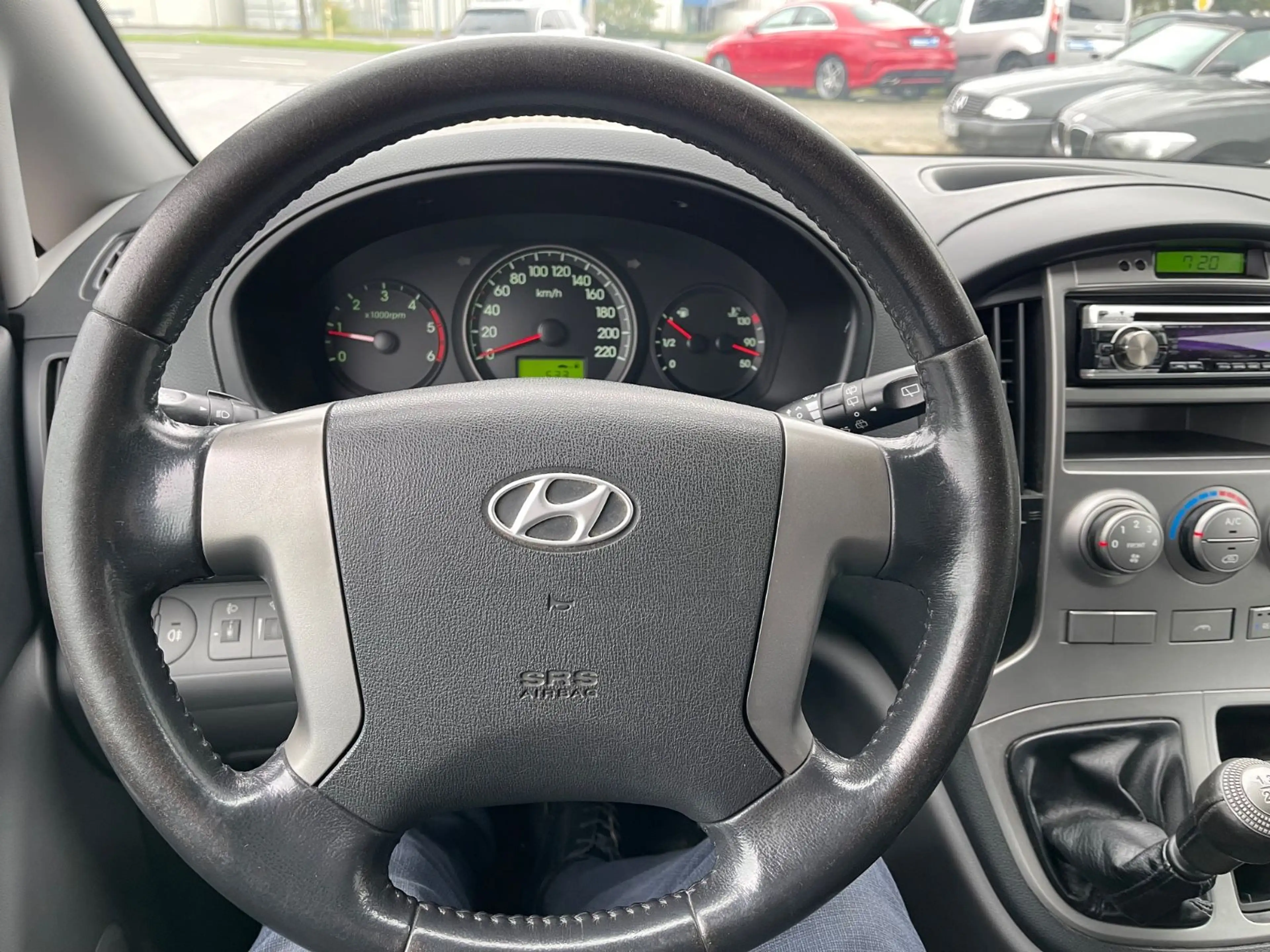 Hyundai H-1 Travel Premium — photo 19
