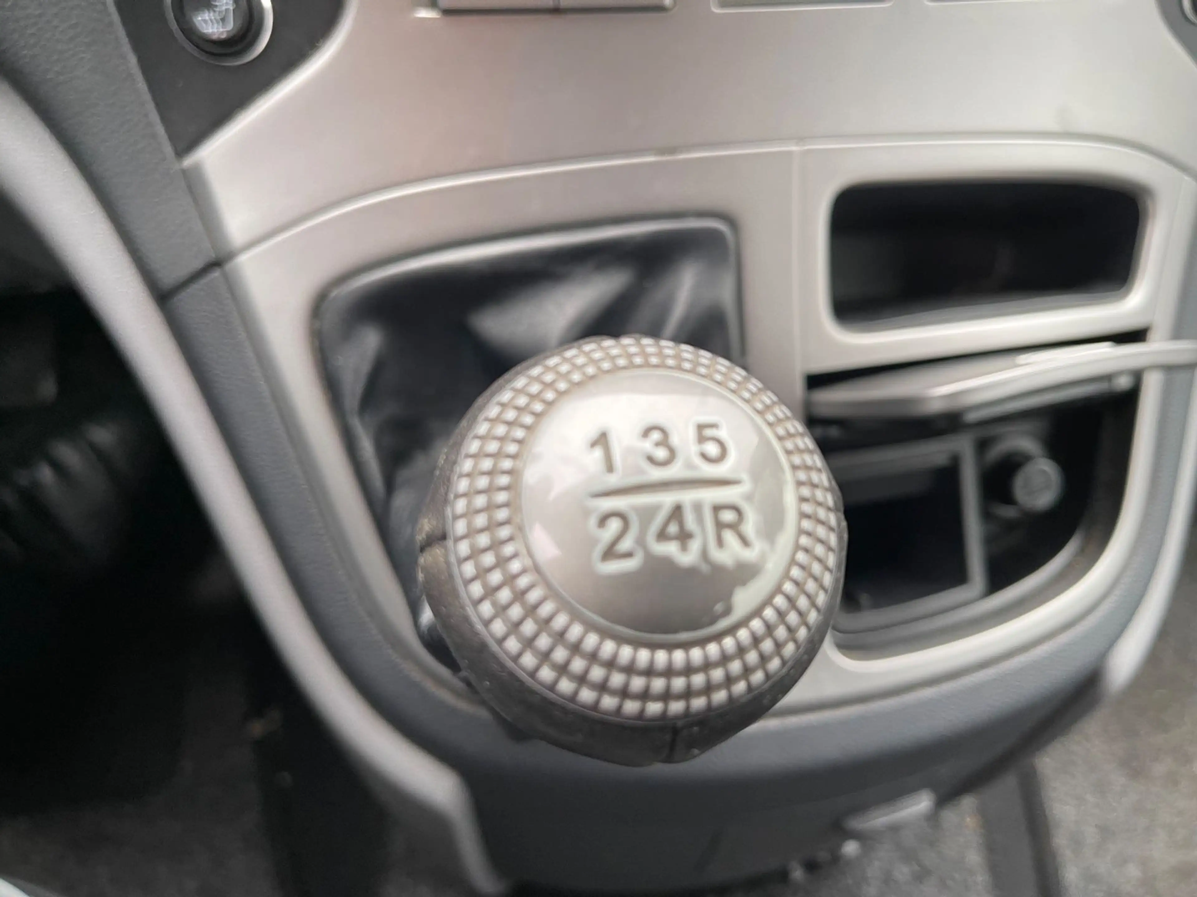 Hyundai H-1 Travel Premium — photo 21