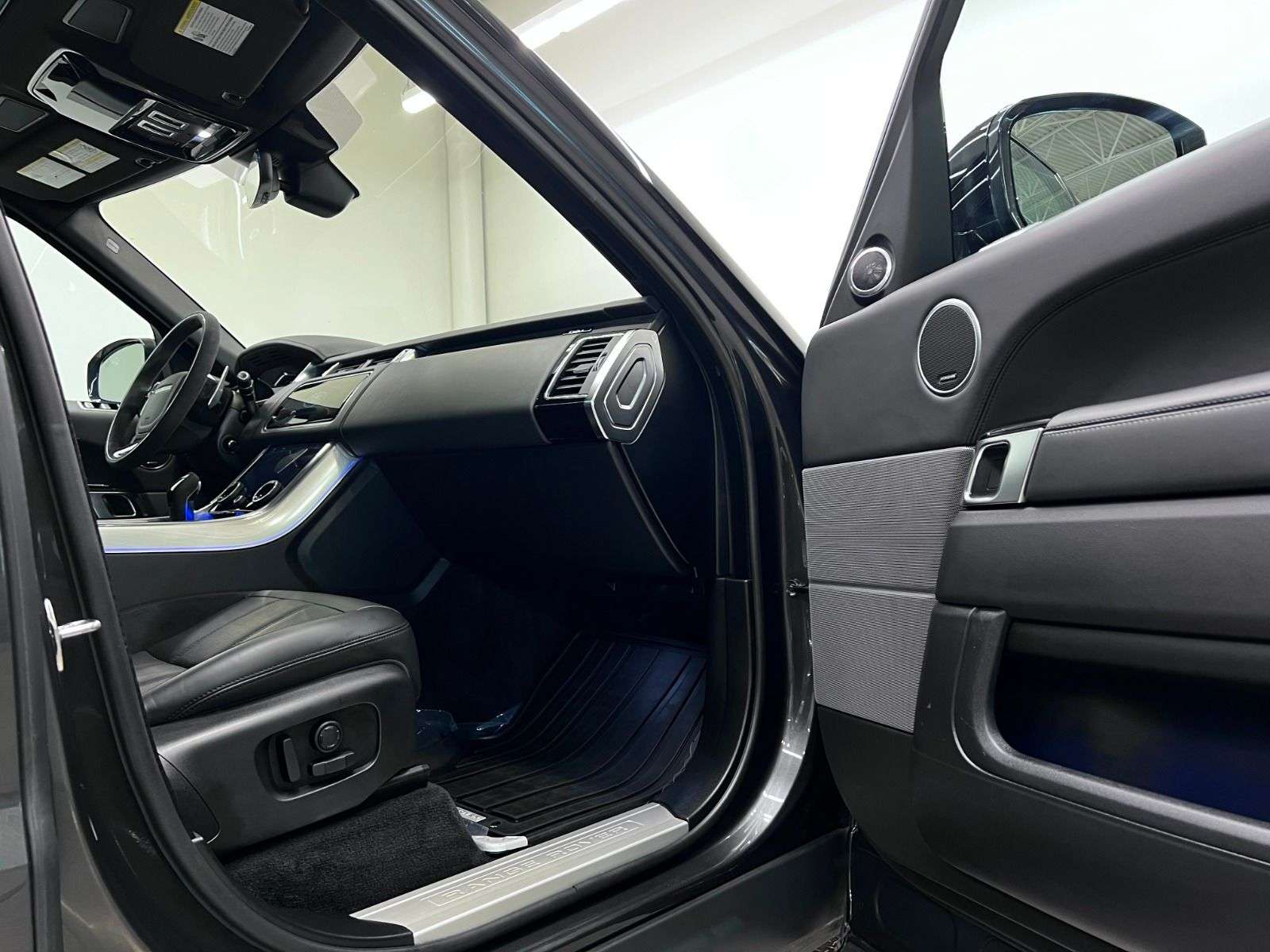 2020 Land Rover Range Rover Sport HST | CENTER CONSOLE FRIDGE | 22 INCH WHEELS thumb 25